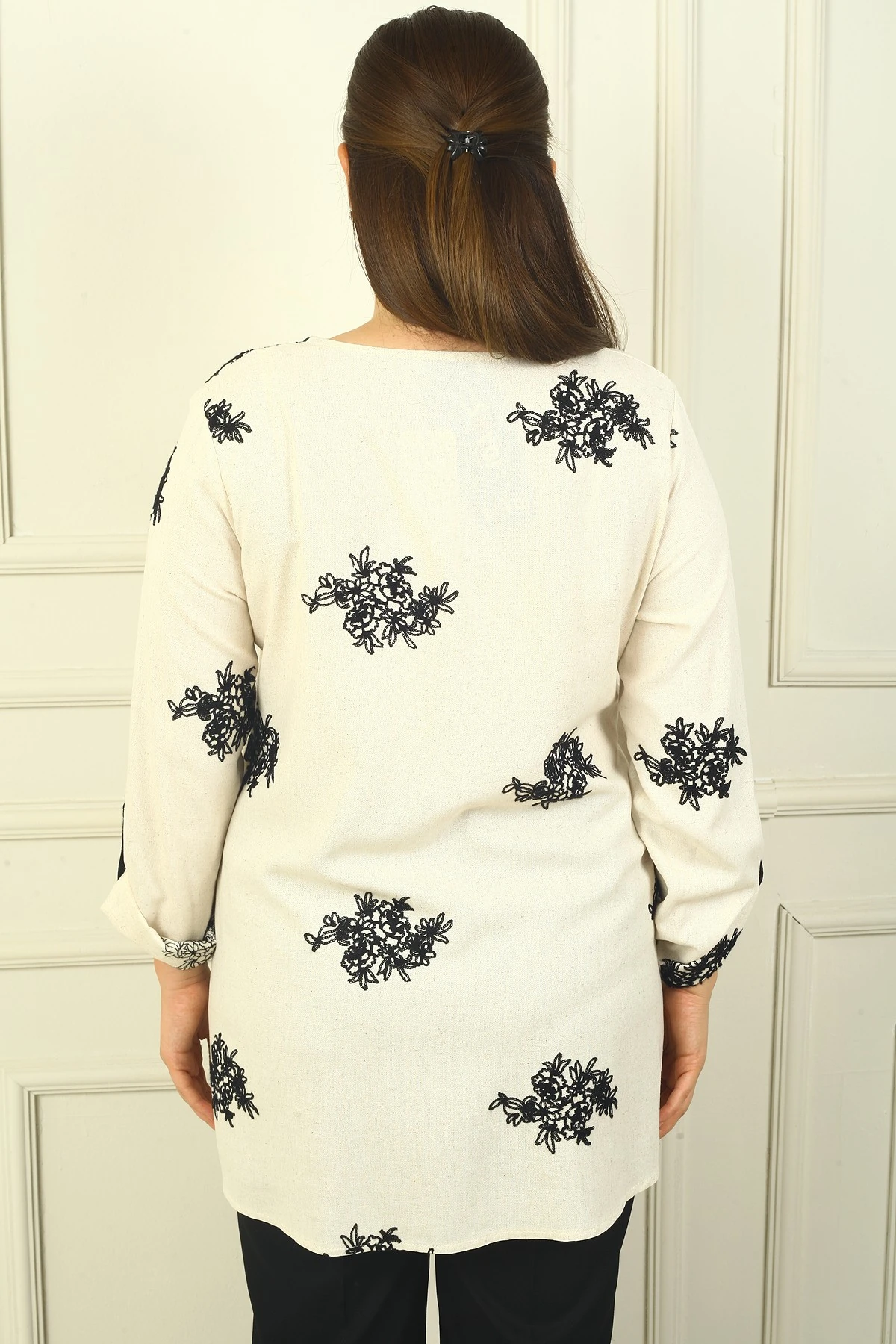 Kadın Kol Katlamalı Nakışlı B.B. Keten Gömlek