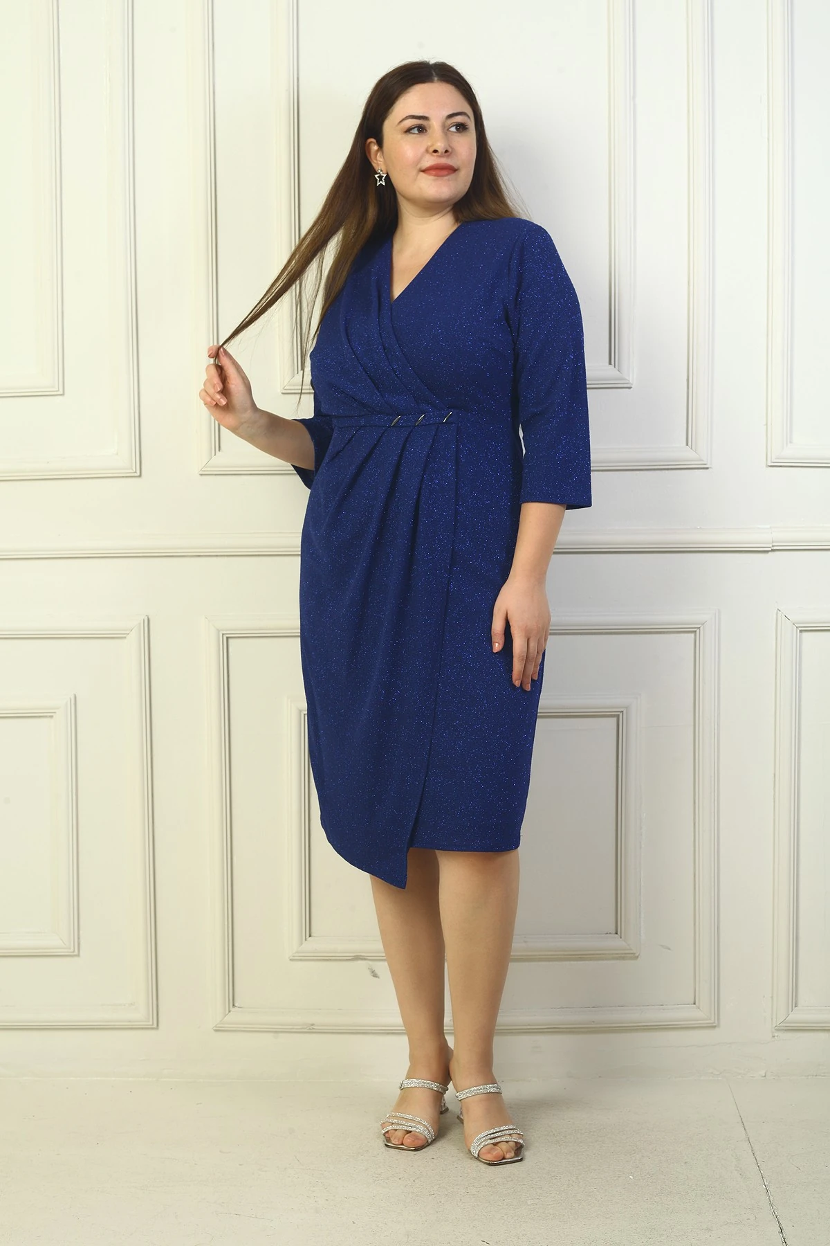 Kadın Kruvaze Yaka Uzun Kollu Astarlı Pileli Beli Aksesuar Detaylı Büyük Beden Simli Kısa Elbise