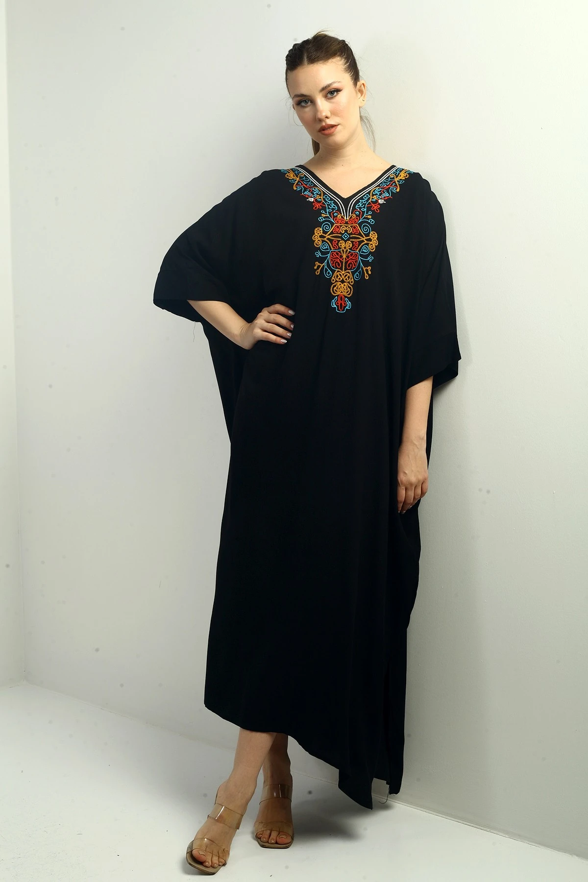 Kadın V Yaka Nakışlı Cepli Oversize Uzun Elbise