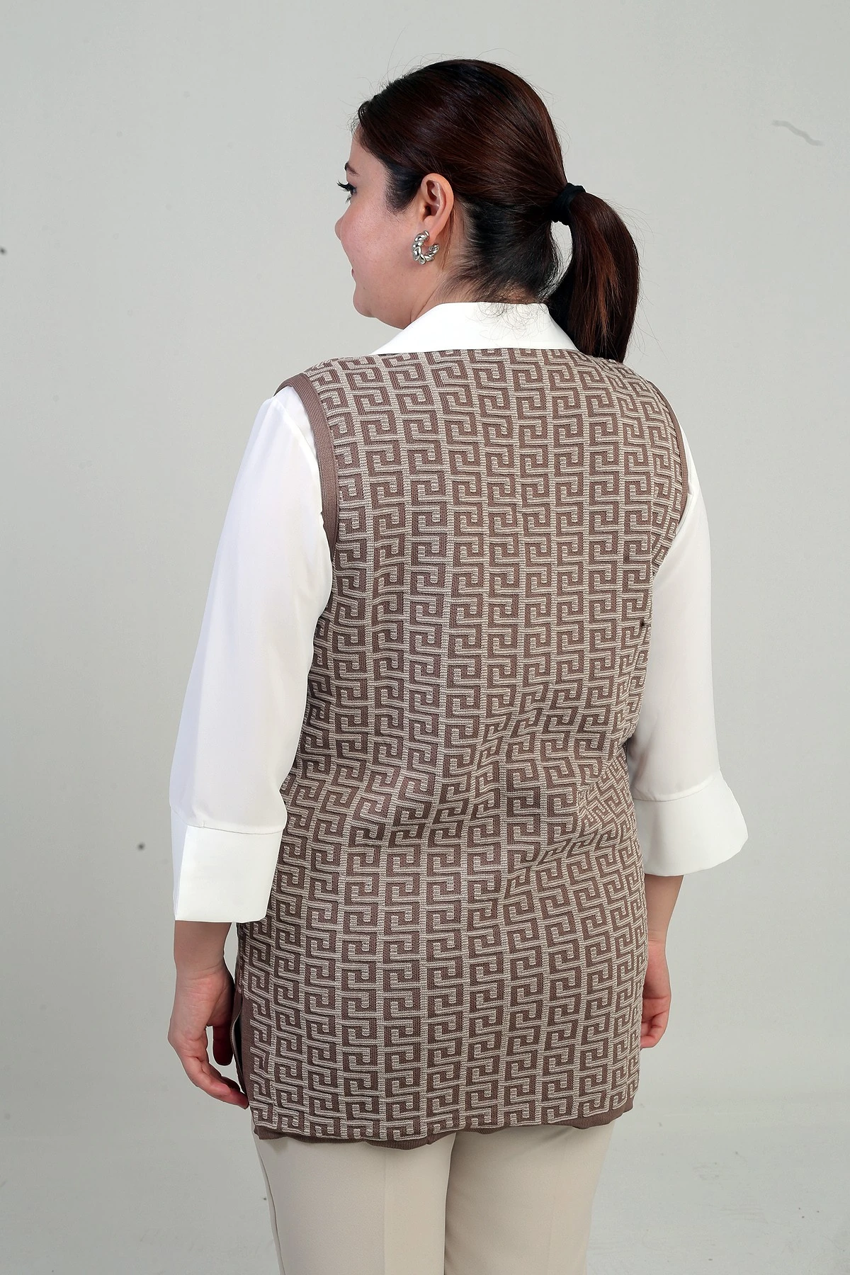 Kadın Önü Metal Düğmeli Cepli Desenli Büyük Beden Kısa Triko Yelek