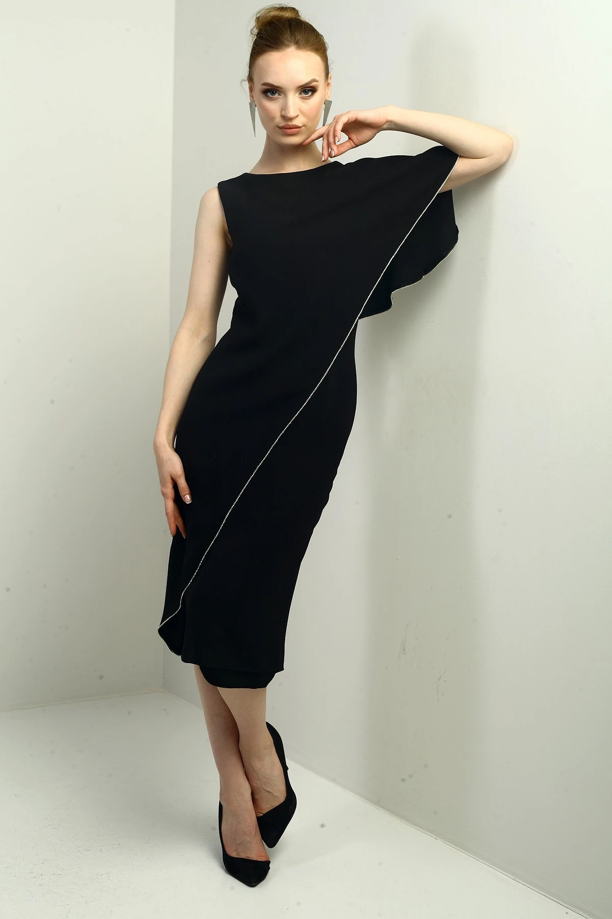 Kadın Tek Volan Kollu Taş Detaylı Astarlı Midi Krep Elbise