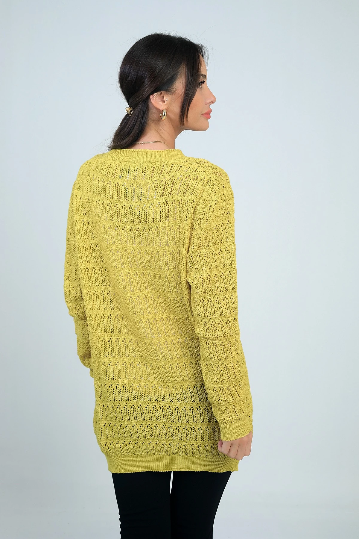 Kadın V Yaka Önü Düğmeli Rahat Kalıp Merserize Hırka