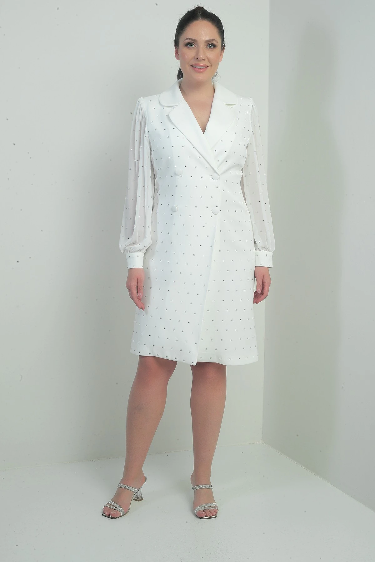 Kadın Kruvaze Yaka Önü Düğmeli Şifon Kollu Boncuklu Büyük Beden Kısa Elbise