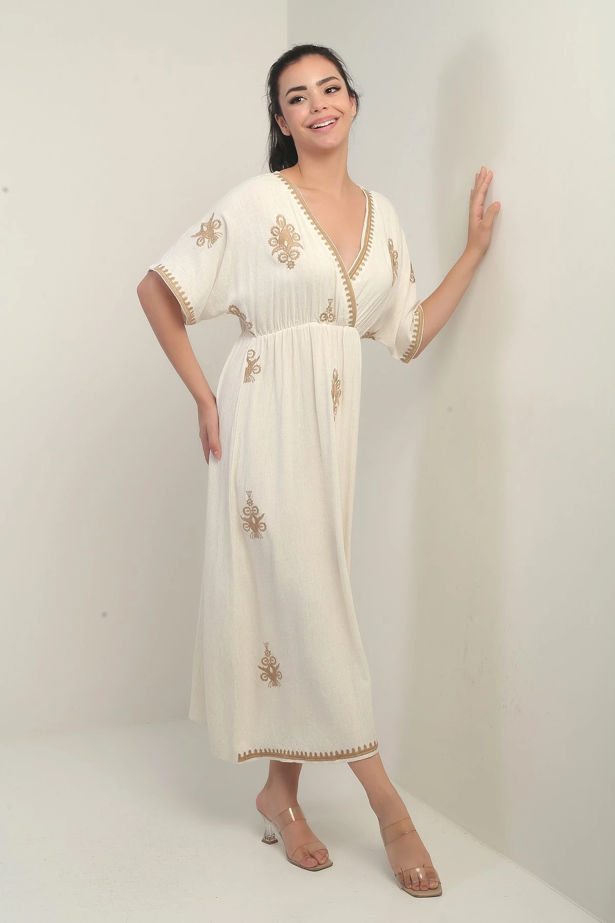 Kadın Kruvaze Yaka Arkası Bağcıklı Nakışlı Uzun Elbise