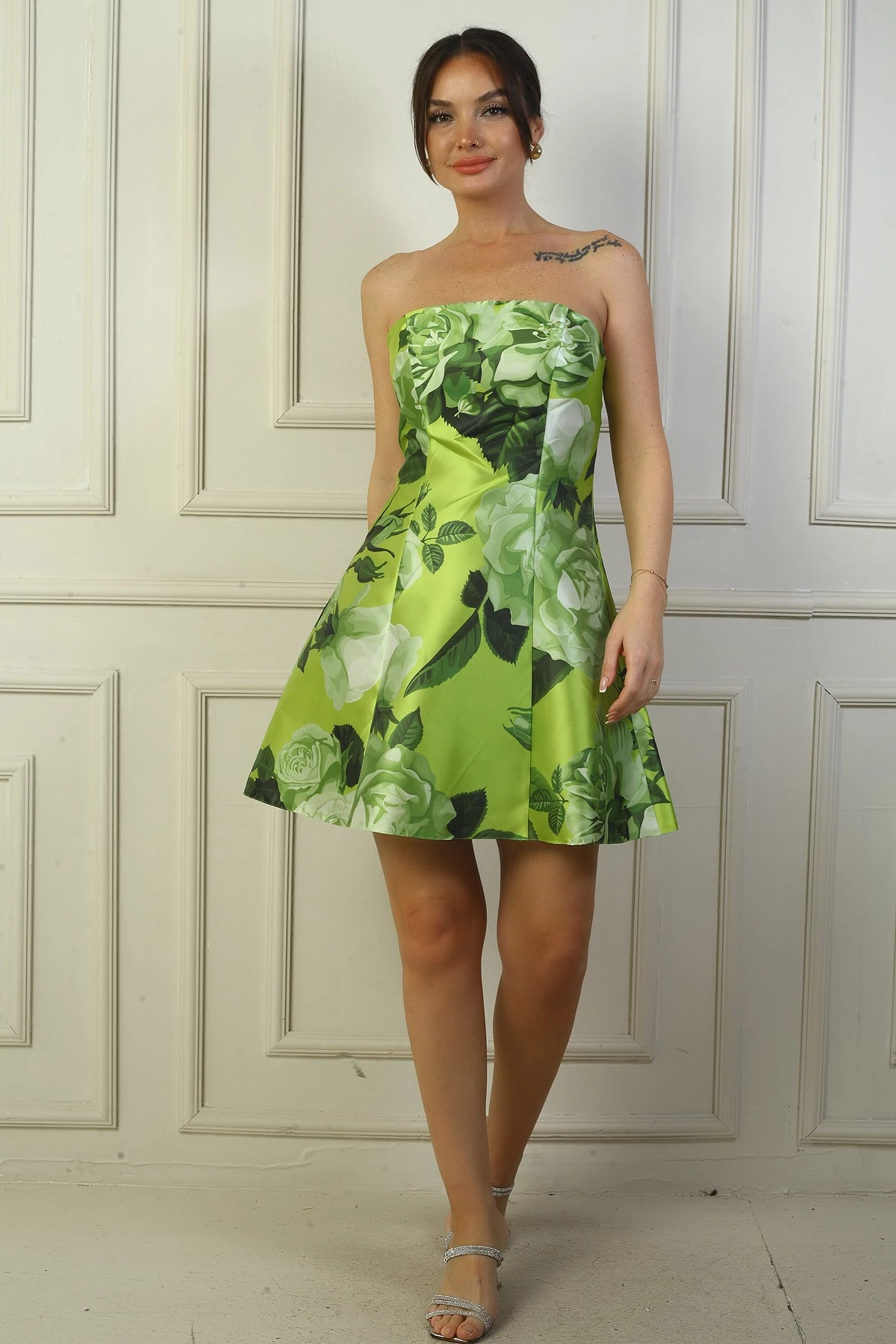 Straplez Astarlı Kısa Çiçekli Elbise