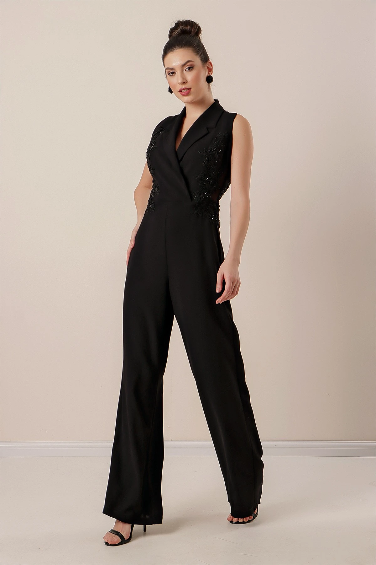 Kruvaze Yaka Boncuk Ve Nakış İşlemeli Tulum