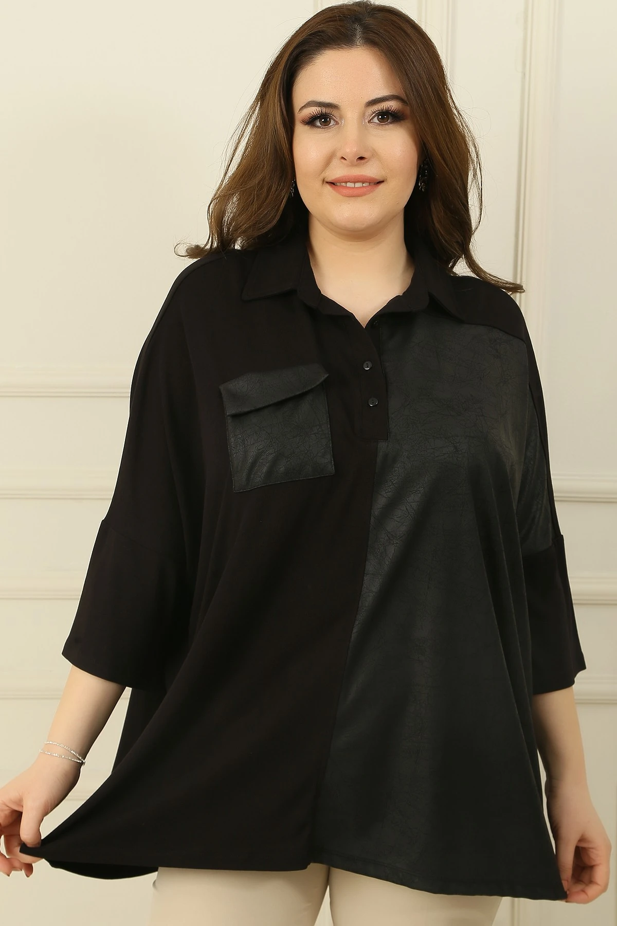 Deri Garnili Tek Cepli Düğmeli Yarasa Kol Büyük Beden Çilek Bluz