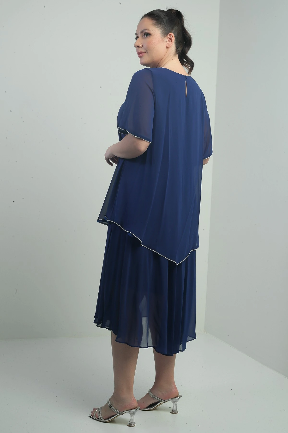 Kadın Kısa Volan Kollu Astarlı Taş Detaylı Büyük Beden Şifon Midi Elbise