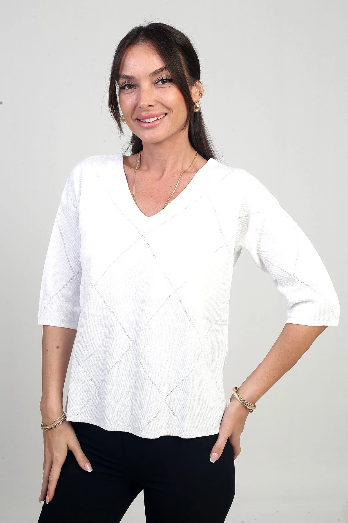 Kadın V Yaka Baklava Desenli Yarım Kol Simli Bluz