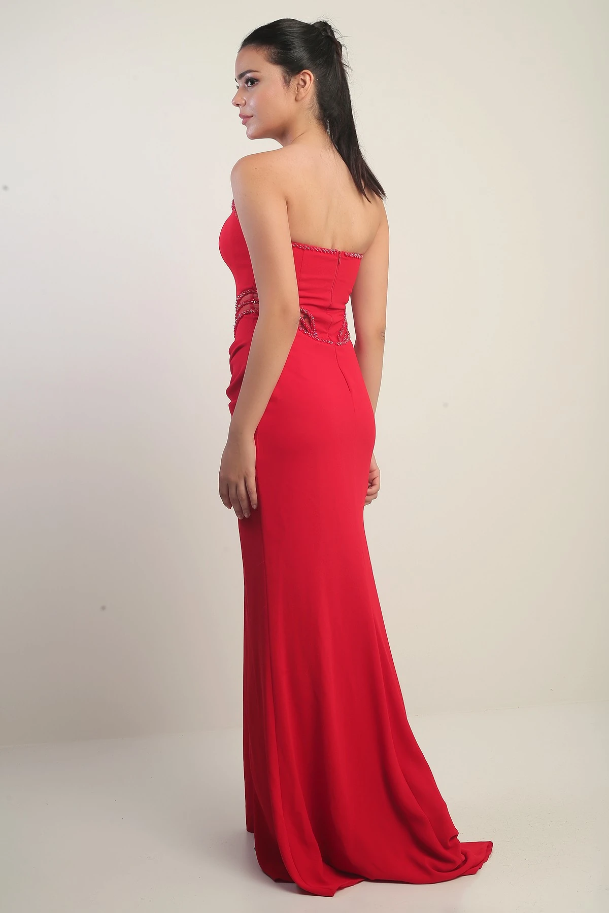 Kadın Boncuk Detaylı Bel Transparan Astarlı Uzun Straplez Elbise