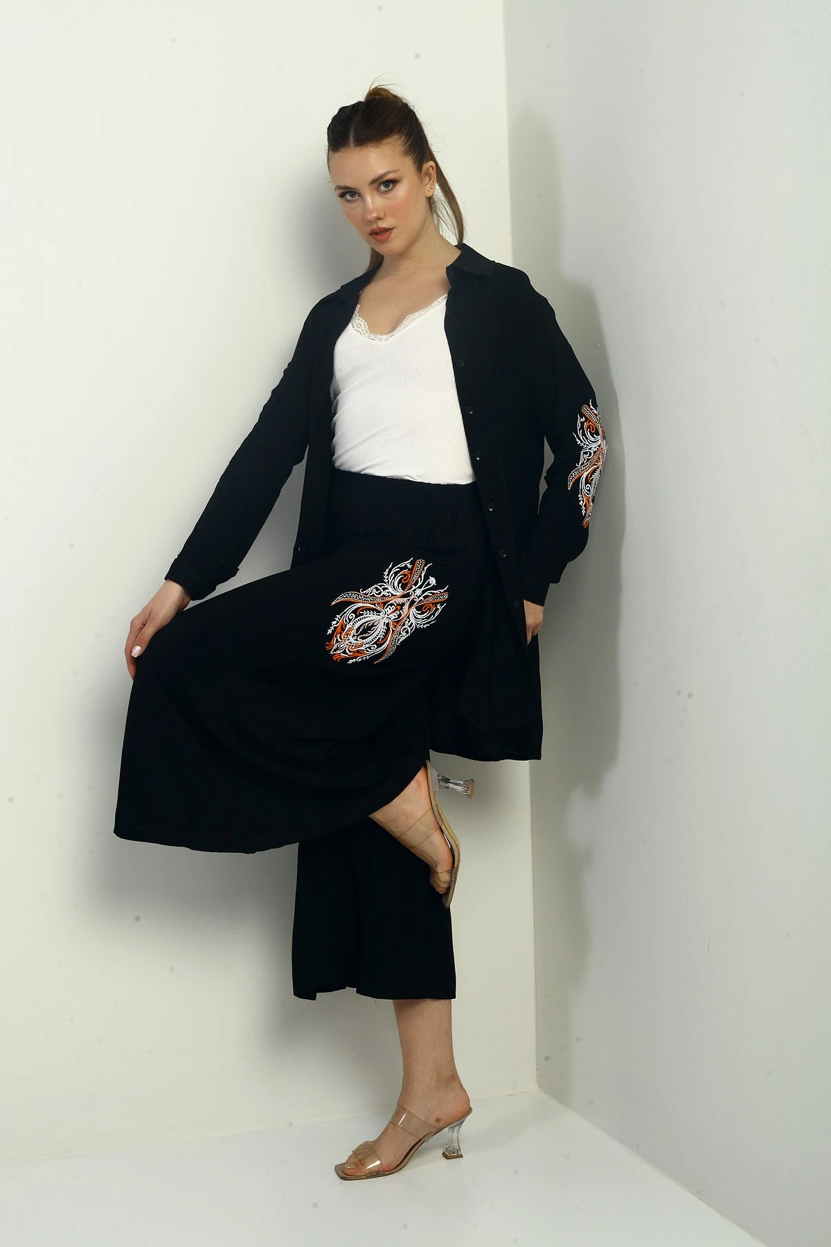 Kadın Yanları Yırtmaçlı Tunik Gömlek Beli Lastikli Cepli Palazzo Pantolon Nakışlı Oversize 2'li Takım