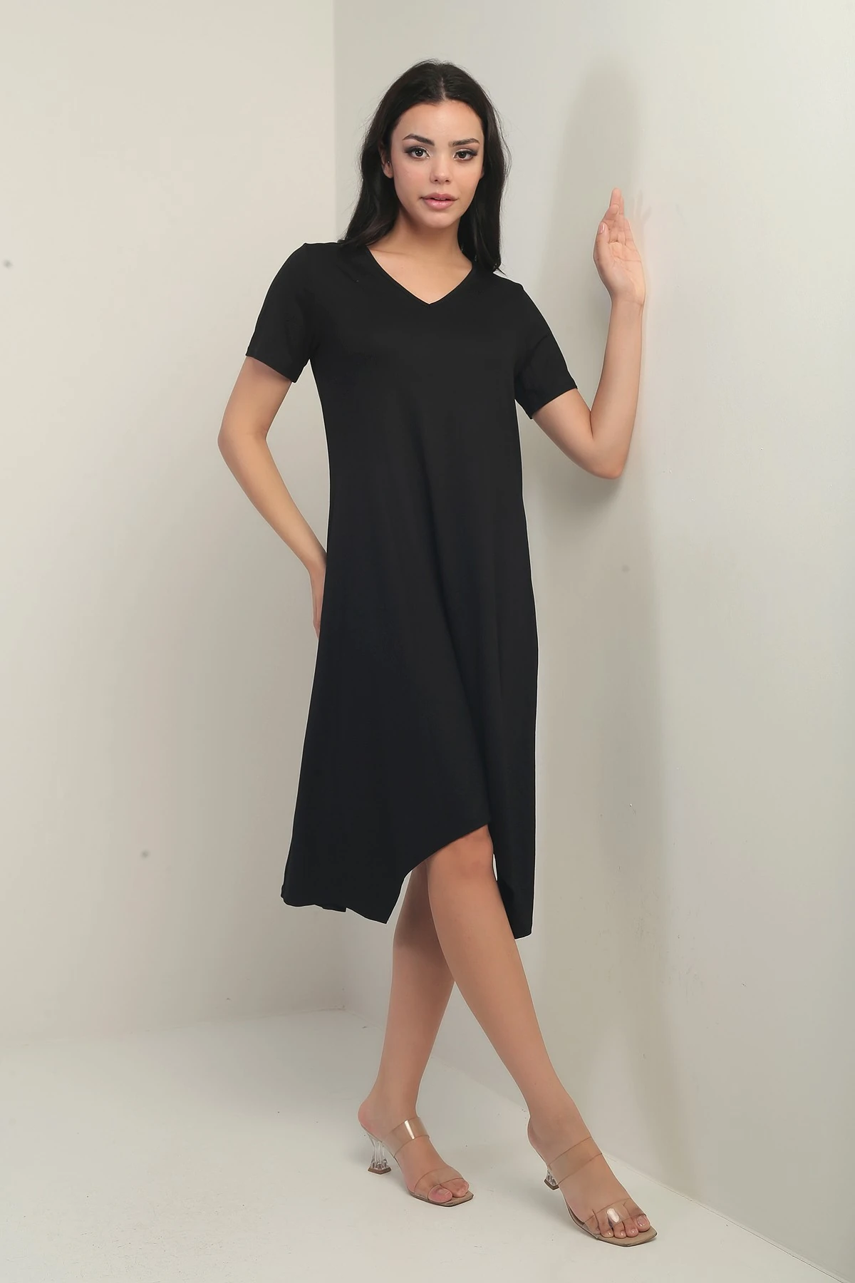 Kadın V Yaka Arkası Melek Kanatlı Zincir Detaylı Asimetrik Midi Elbise