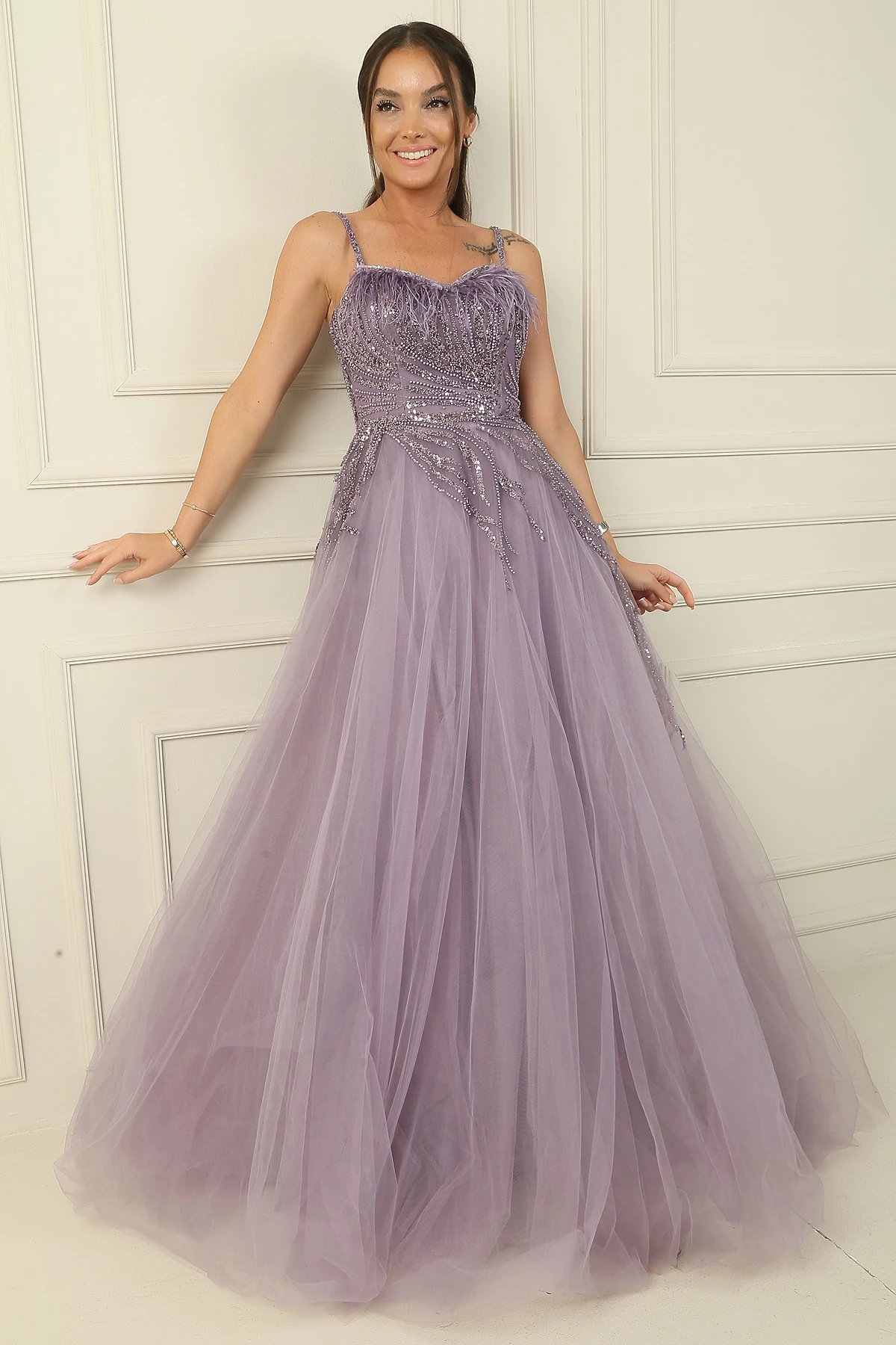 Askılı Yaka Tüylü Pul-Boncuk İşlemeli Astarlı Uzun Prenses Abiye Elbise