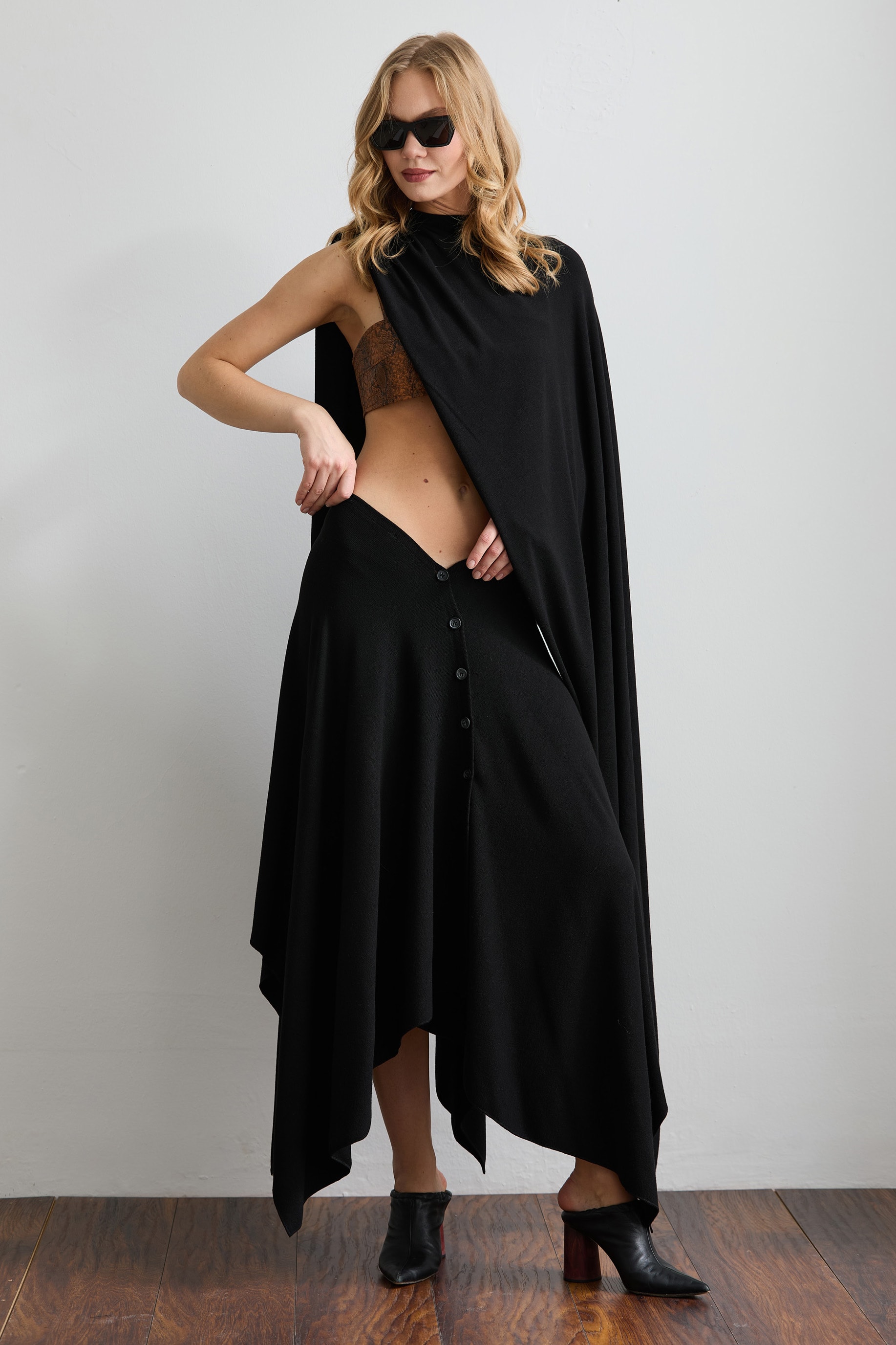 AURA ASİMETRİK SİYAH ETEK