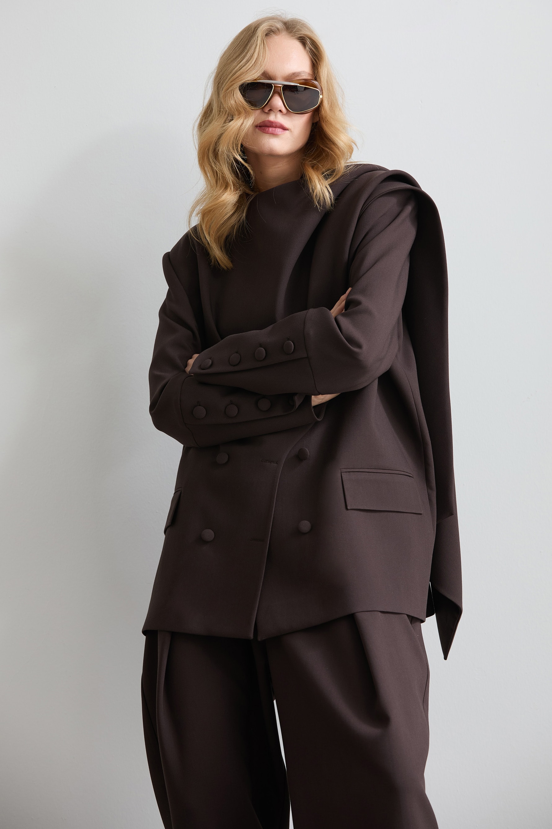 CLARE ATKI DETAYLI LOGOLU KAHVERENGİ BLAZER CEKET