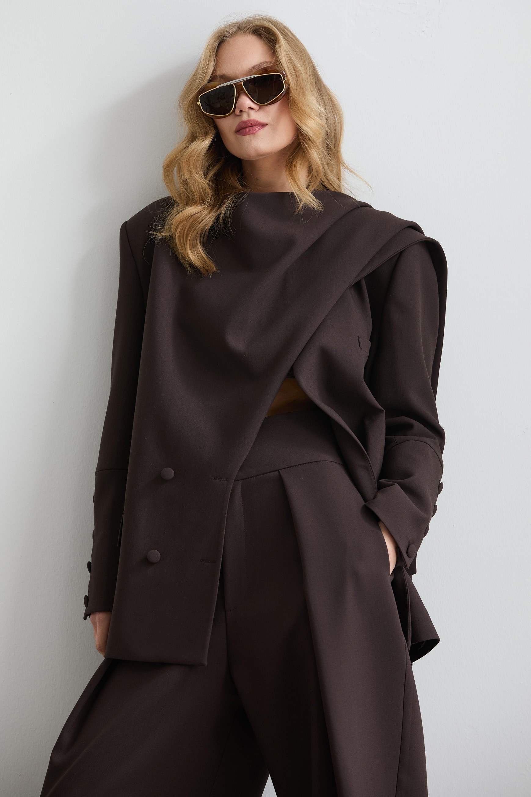 CLARE ATKI DETAYLI LOGOLU KAHVERENGİ BLAZER CEKET