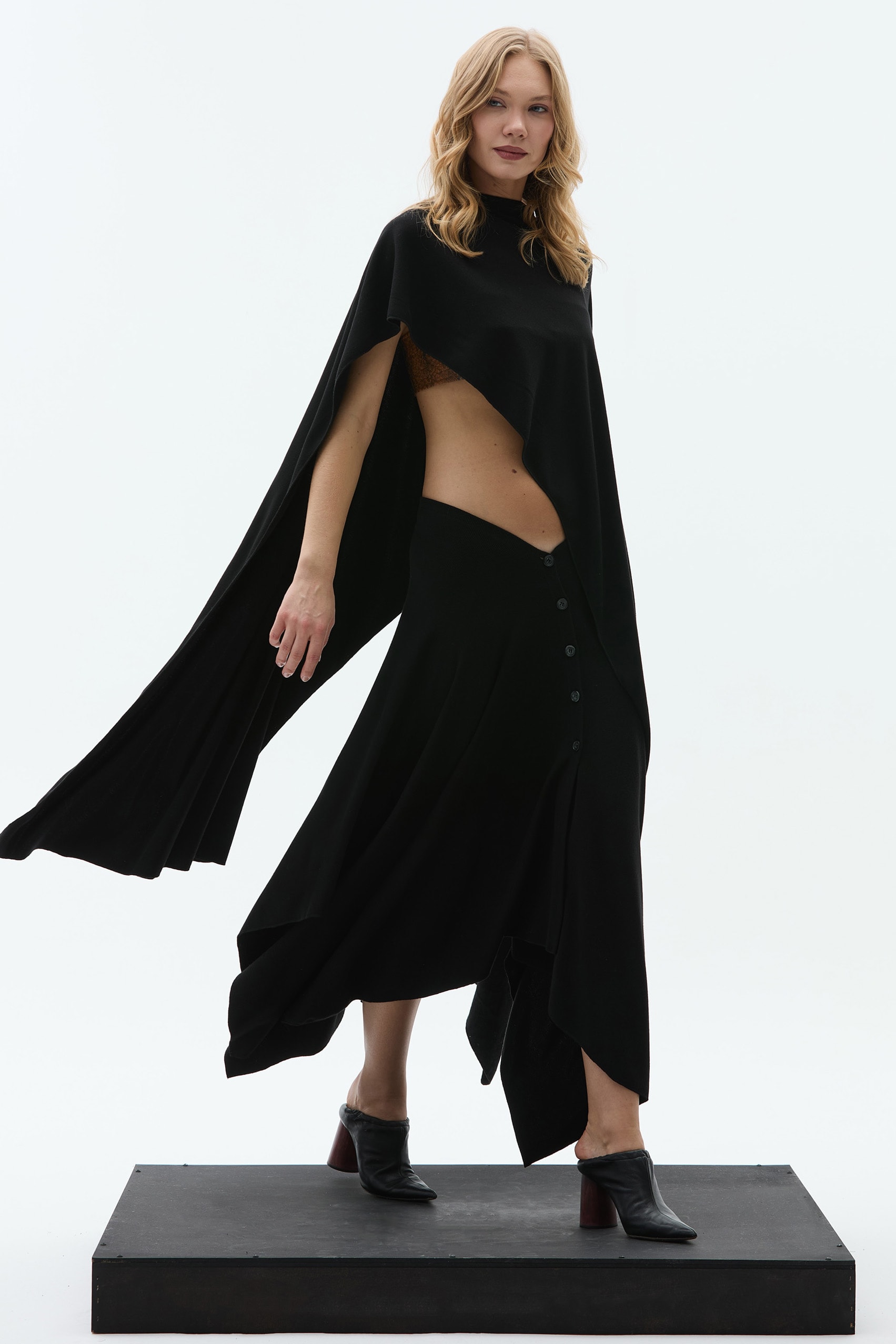 AURA ASİMETRİK SİYAH ETEK