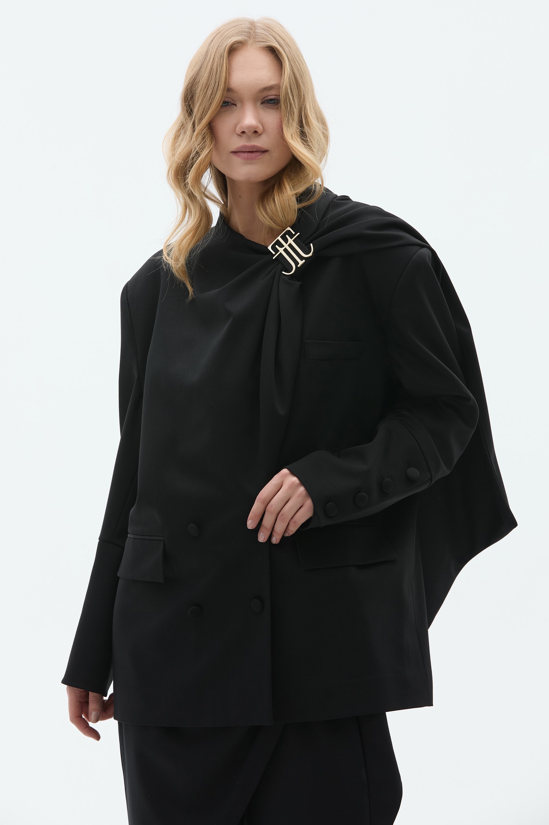 CLARE ATKI DETAYLI LOGOLU SİYAH ÖZEL DİKİM BLAZER CEKET