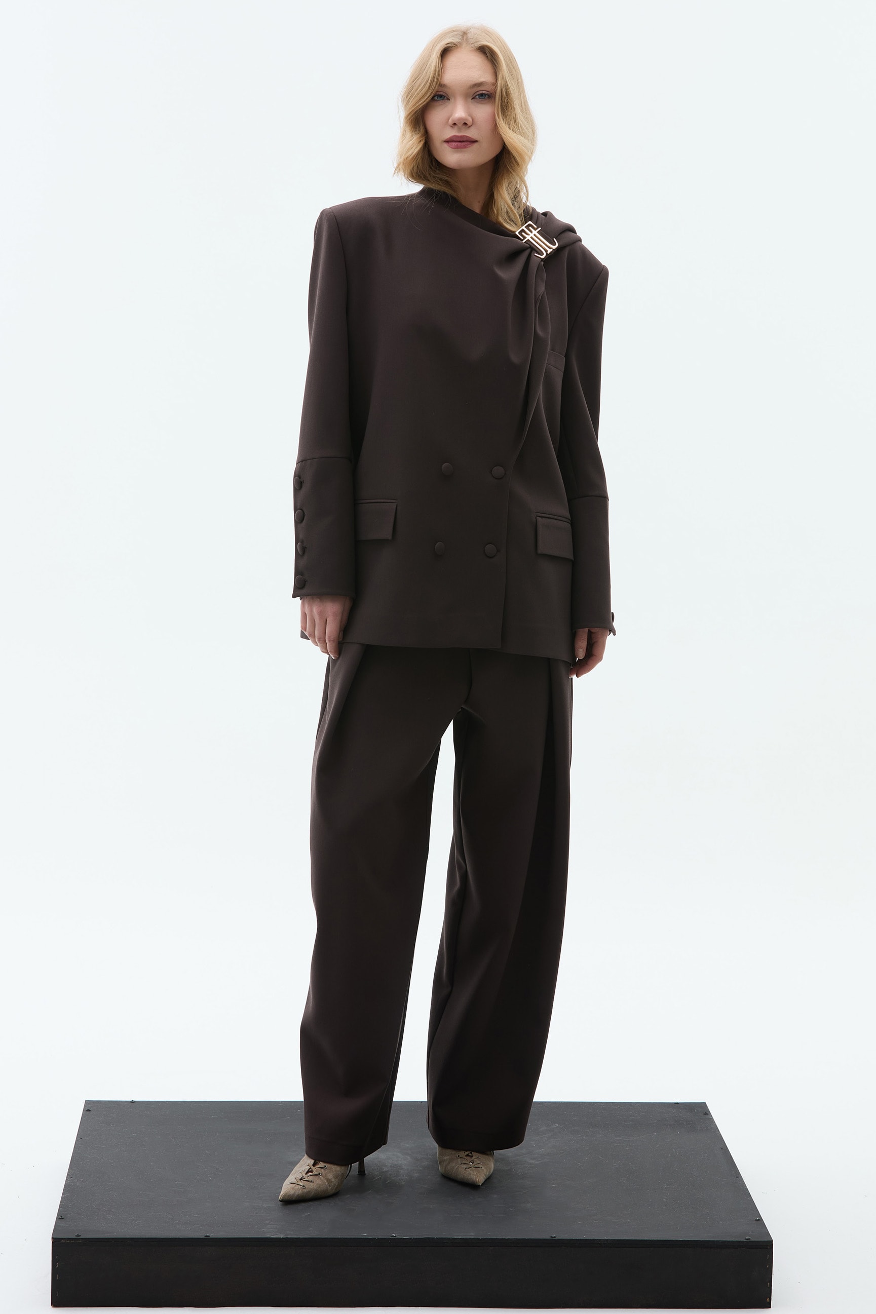 CLARE ATKI DETAYLI LOGOLU KAHVERENGİ BLAZER CEKET