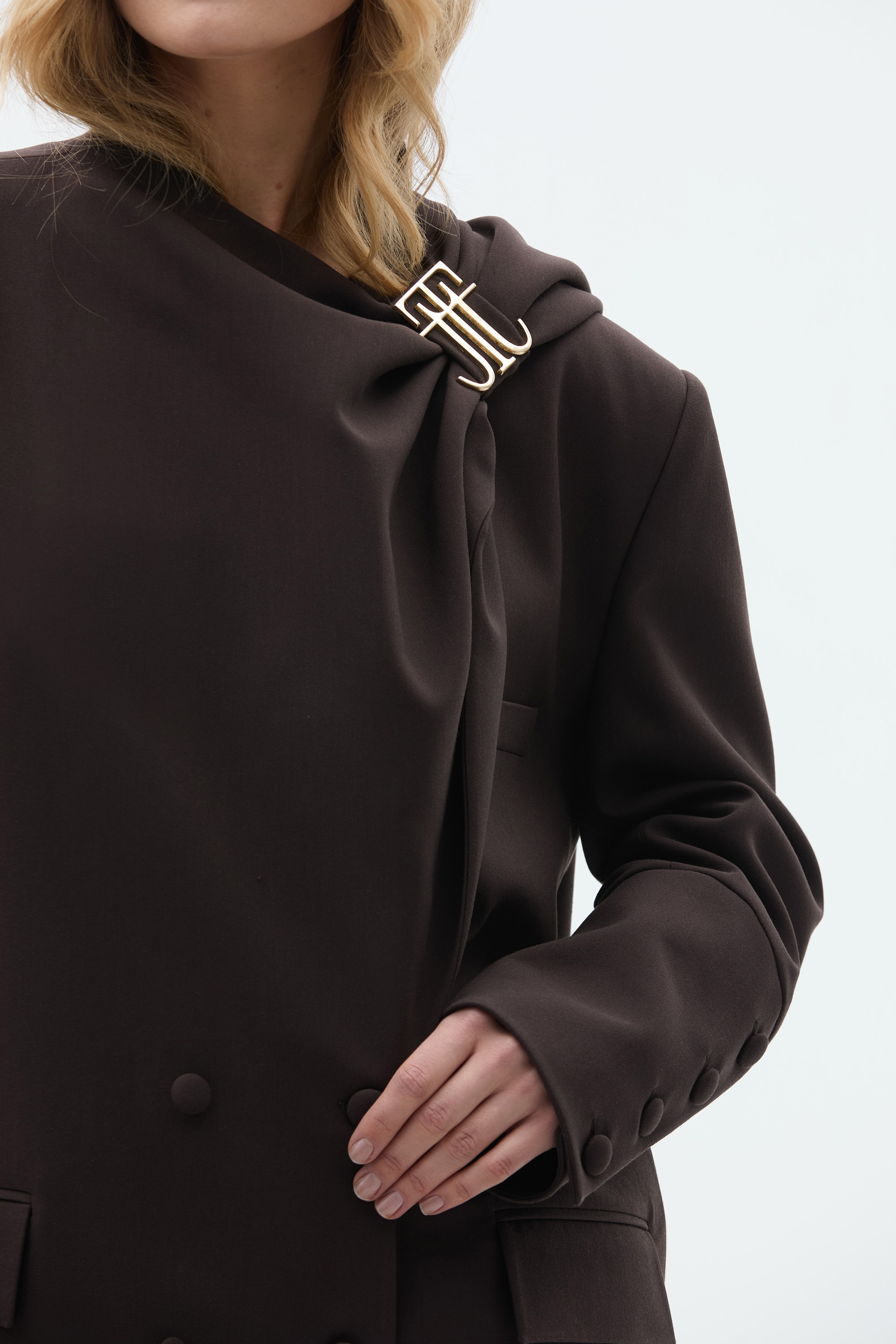 CLARE ATKI DETAYLI LOGOLU KAHVERENGİ BLAZER CEKET