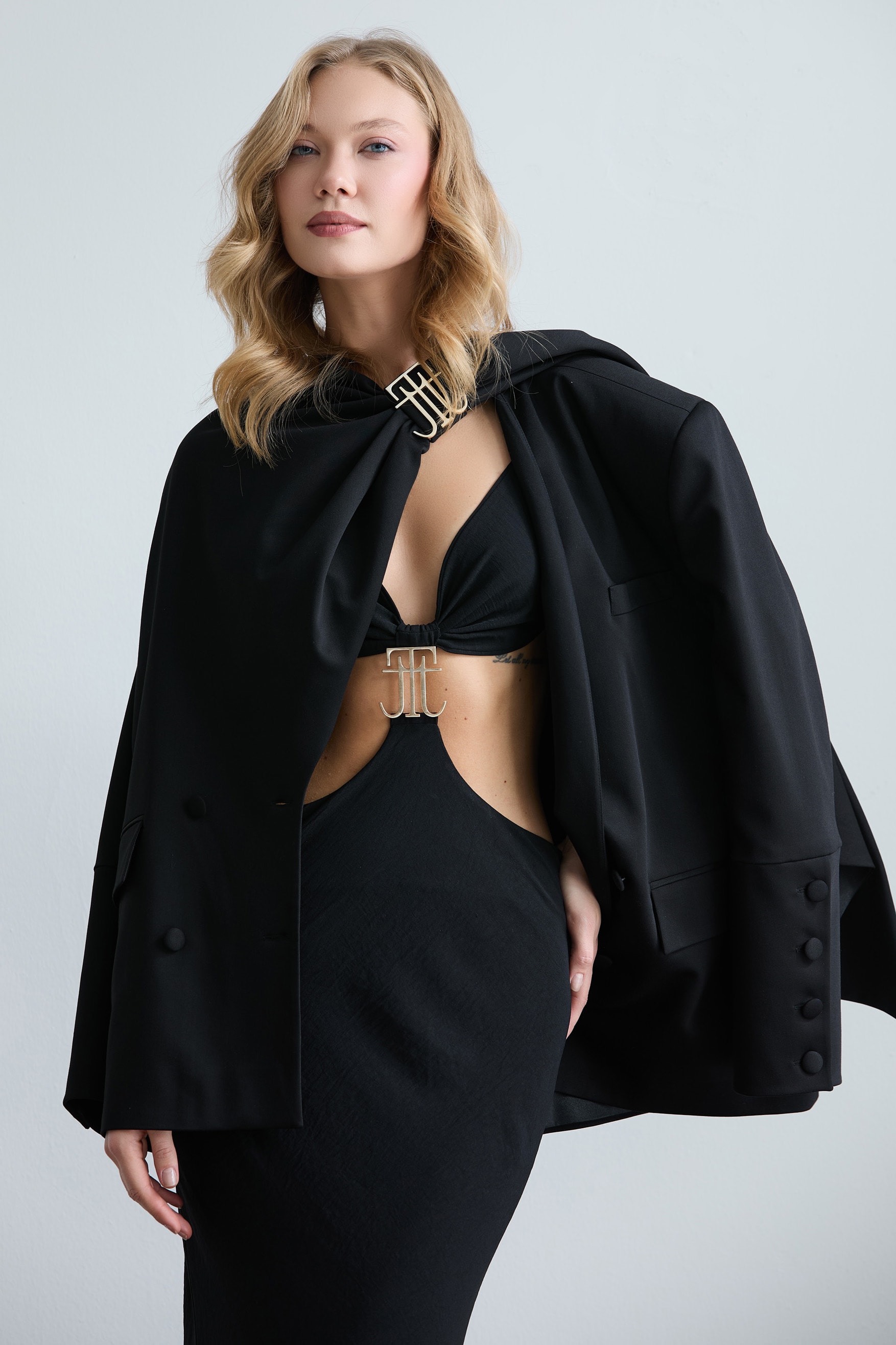 CLARE ATKI DETAYLI LOGOLU SİYAH ÖZEL DİKİM BLAZER CEKET