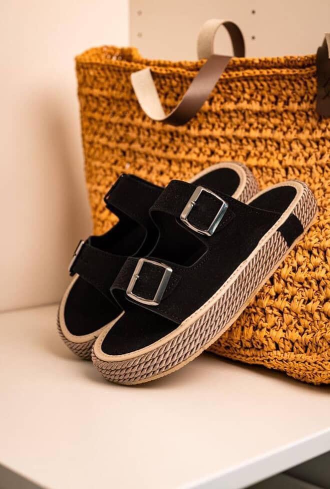 Süet Hasır Detaylı Çift Tokalı Terlik Siyah