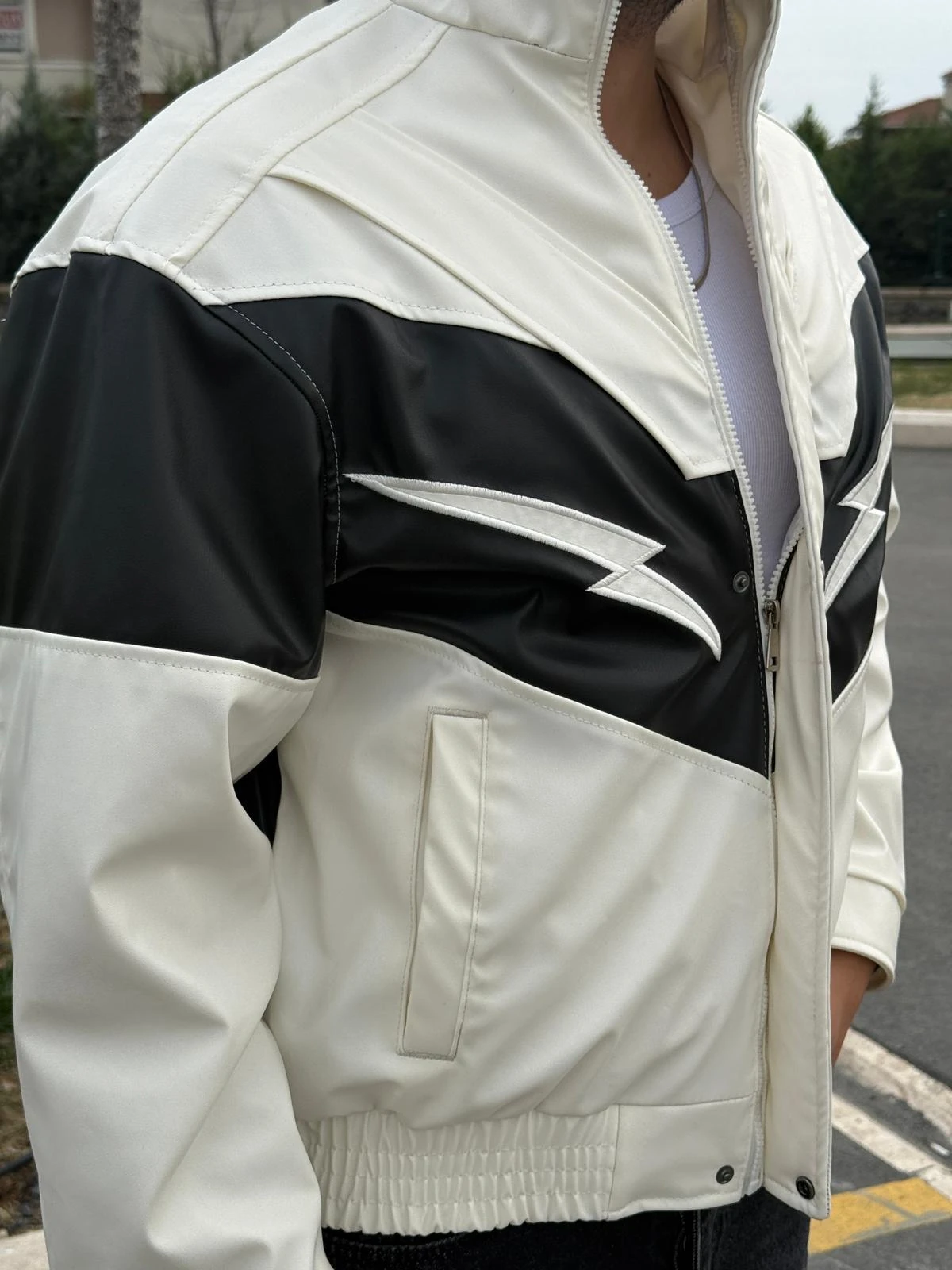 Şimşek Nakışlı Detaylı Deri Ceket  - Ekru