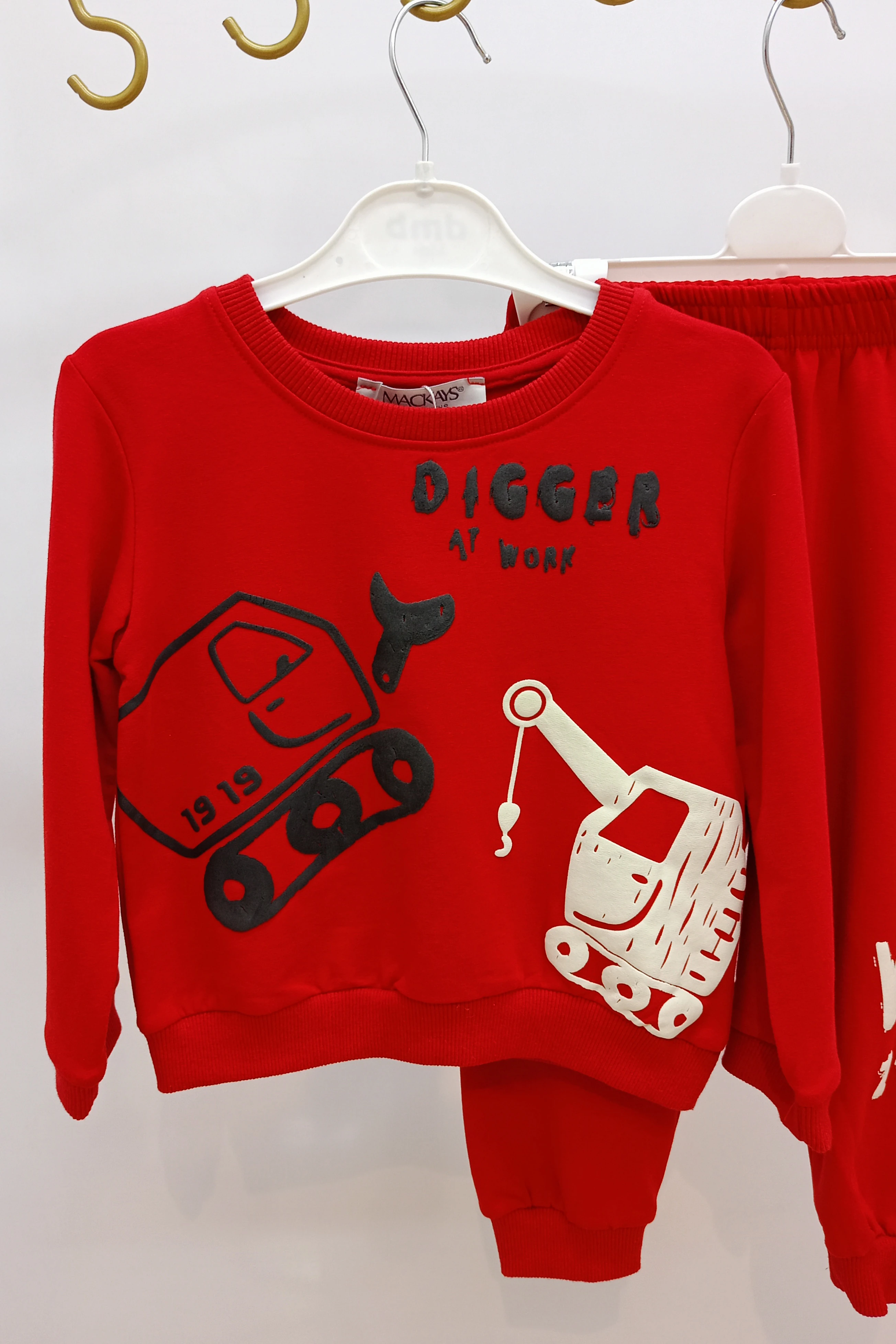 Önü Kabartma Desen ve Yazı Detaylı Erkek Eşofman Takımı