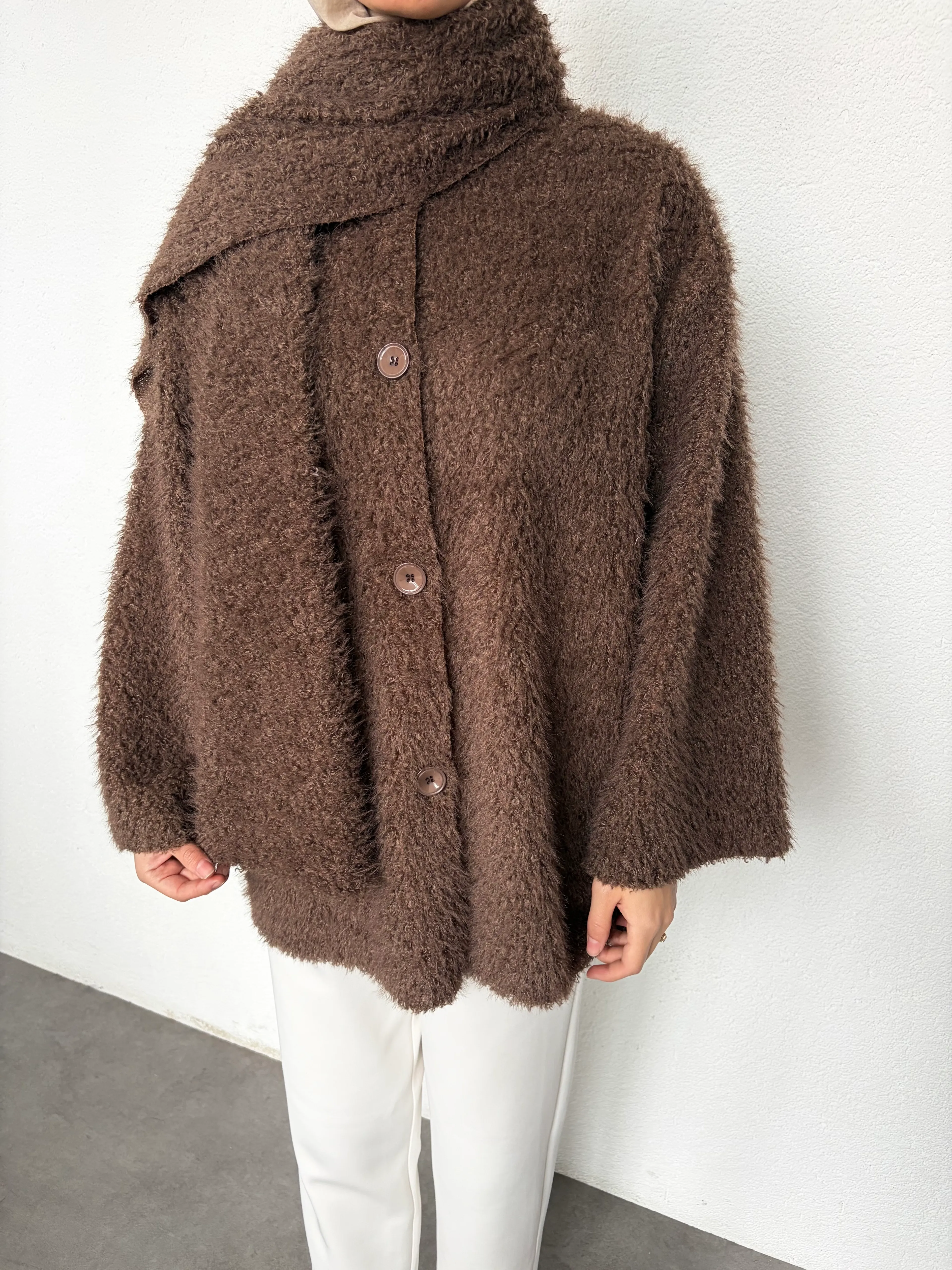 Atkı Detaylı Ceket