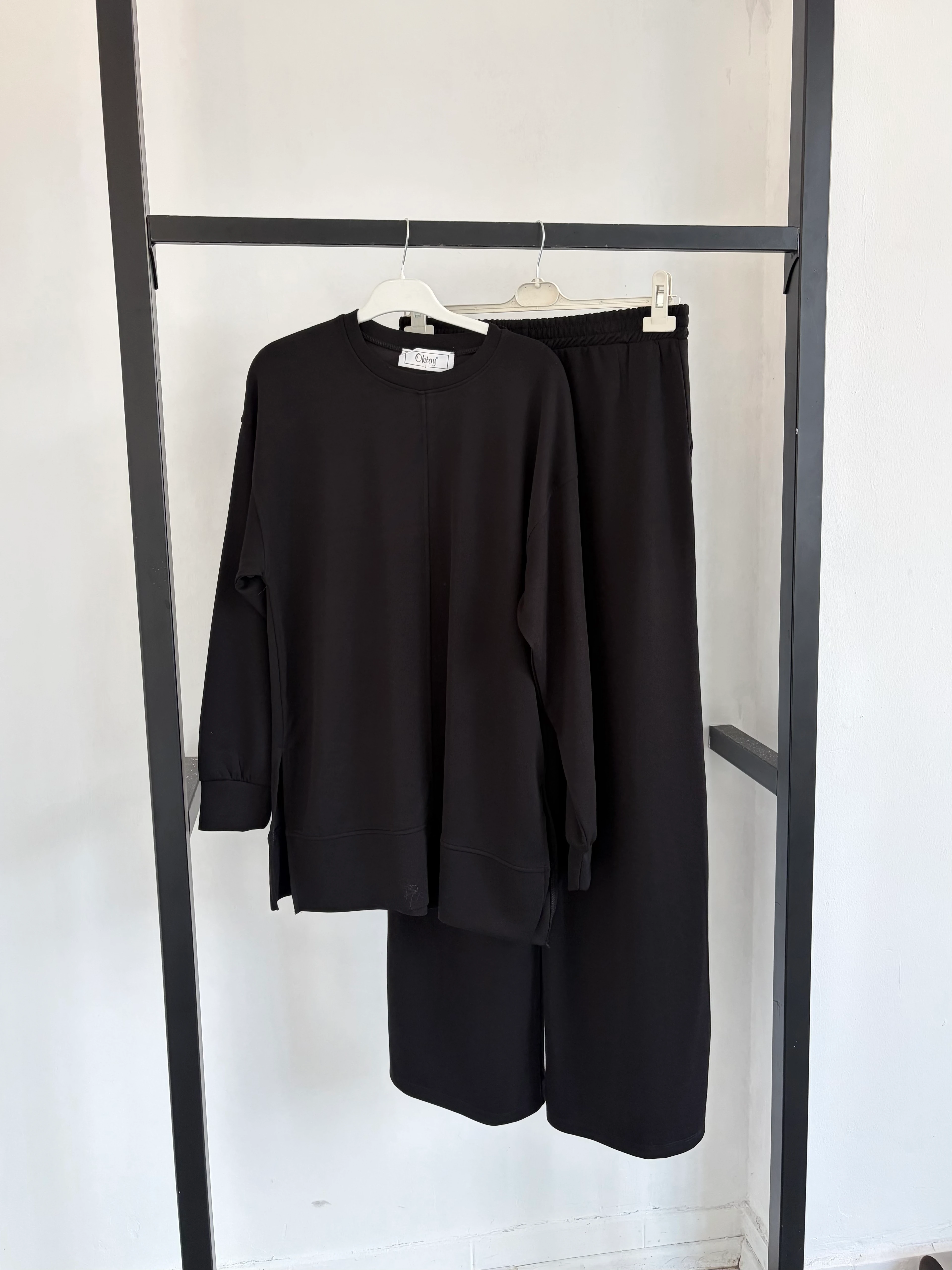 Şerit Geçişli Modal Takım - Siyah