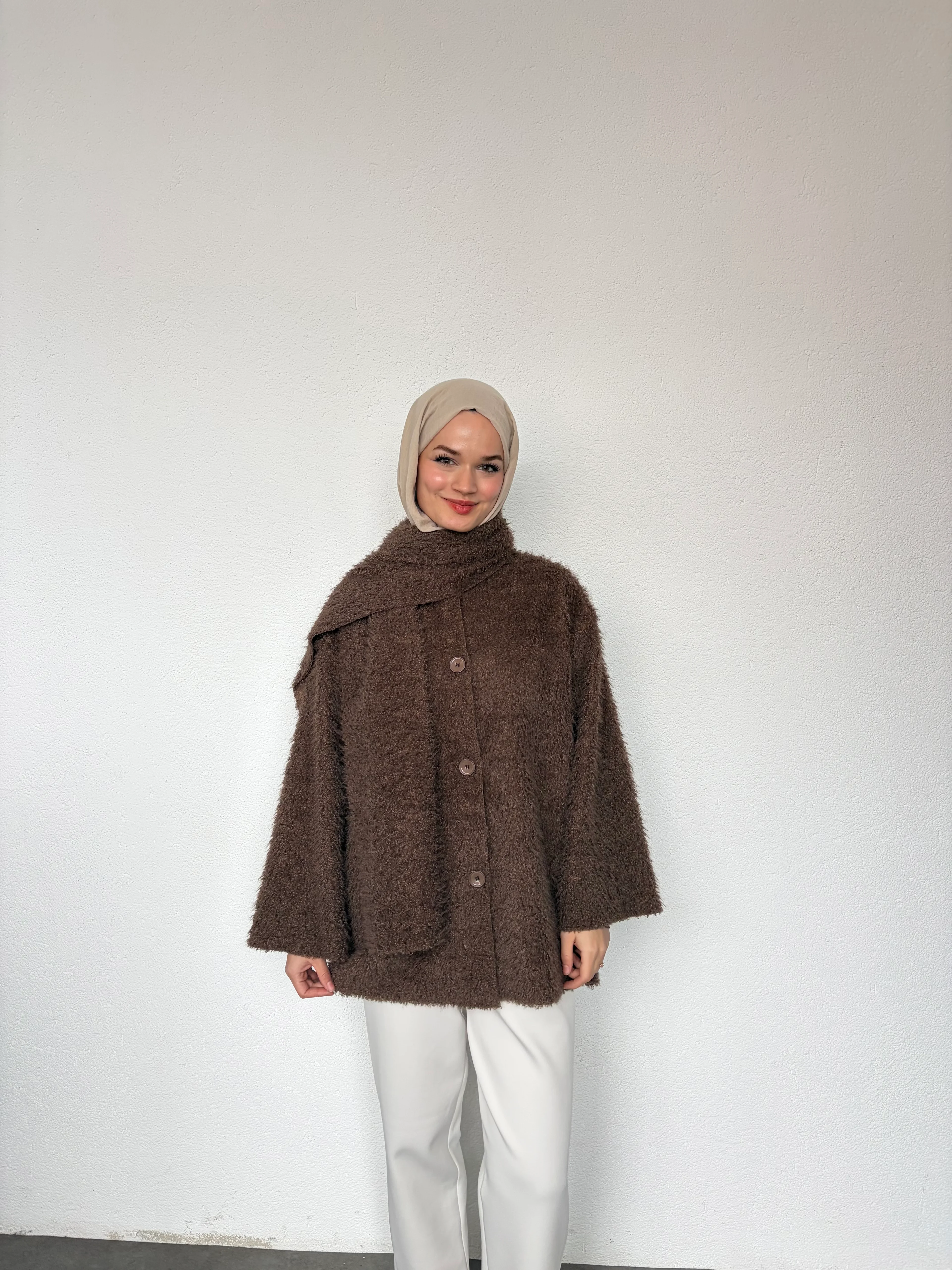 Atkı Detaylı Ceket