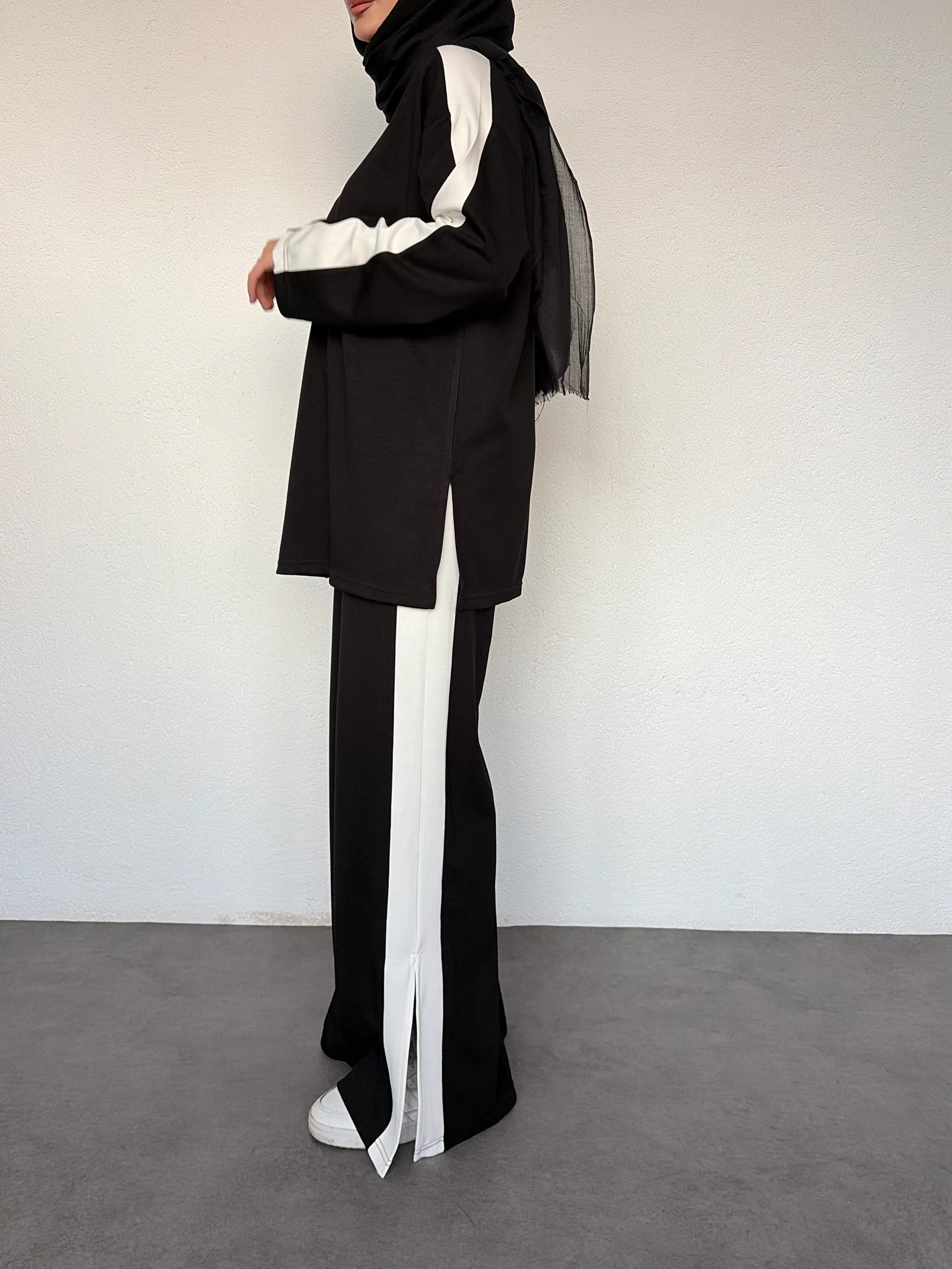 Şerit Detay Yırtmaçlı Modal Takım - Siyah