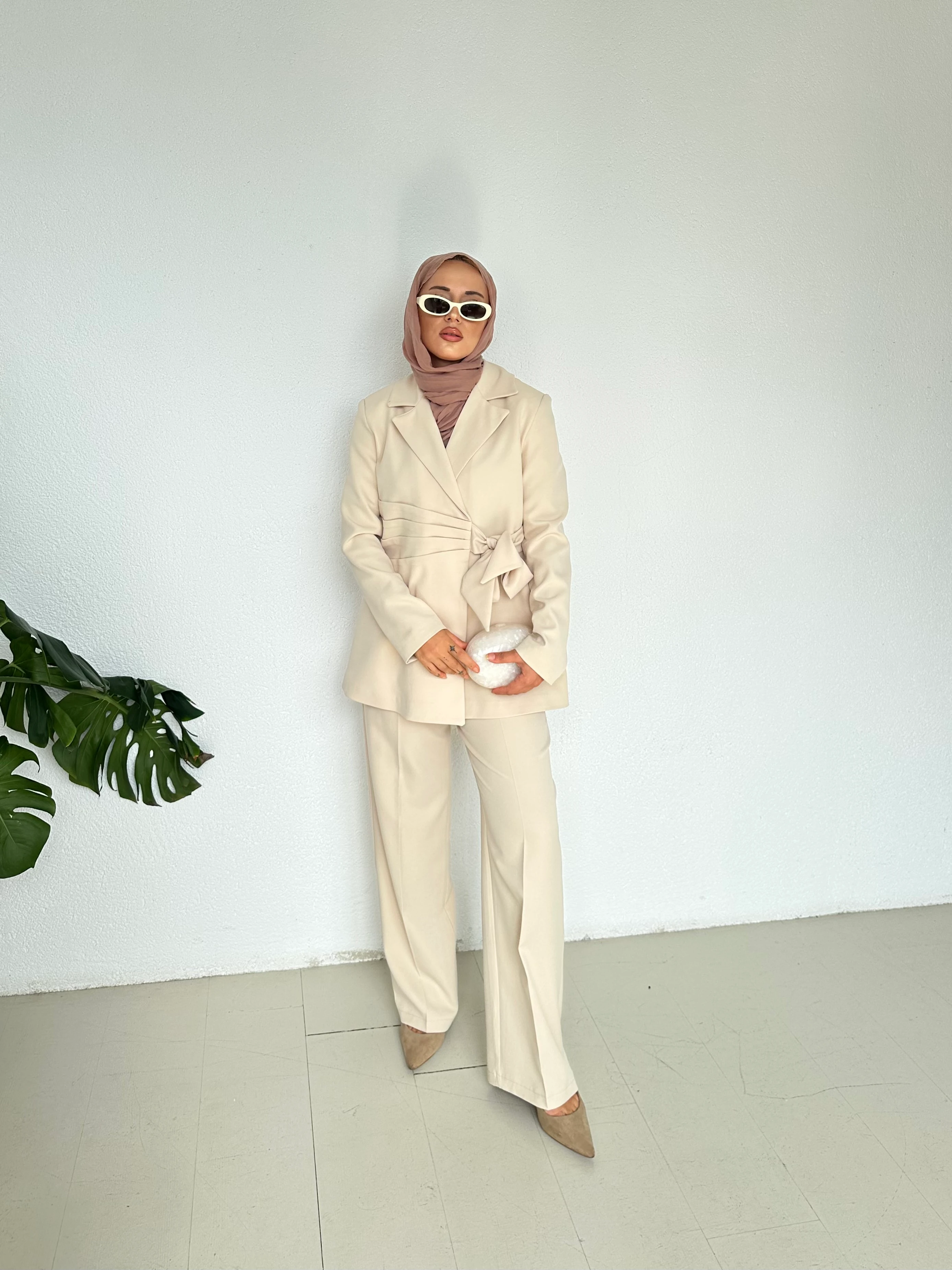 Belden Bağlamalı Tasarım Takım - Krem