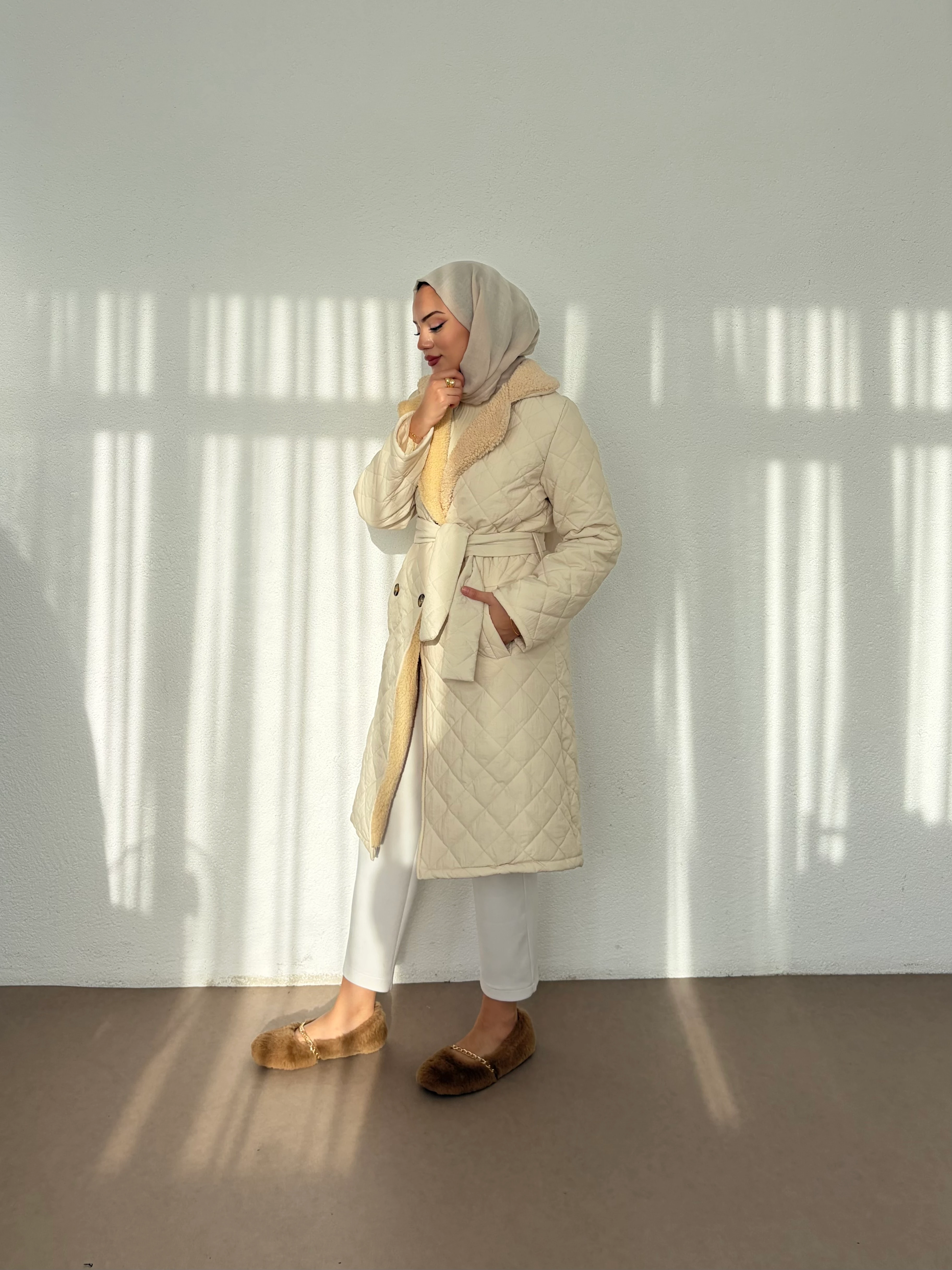 Peluş Detaylı Kapitone Mont - Krem