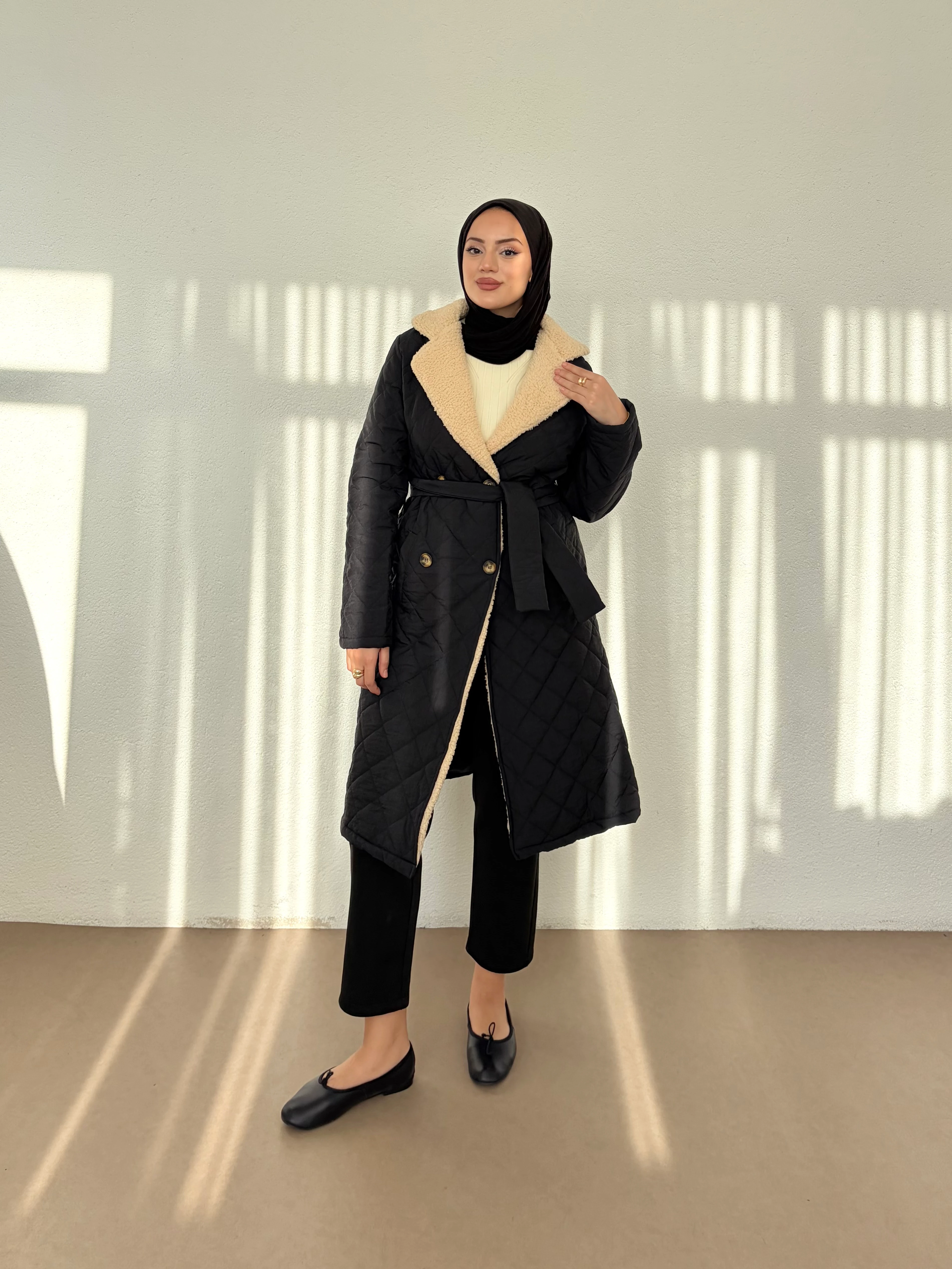 Peluş Detaylı Kapitone Mont - Siyah