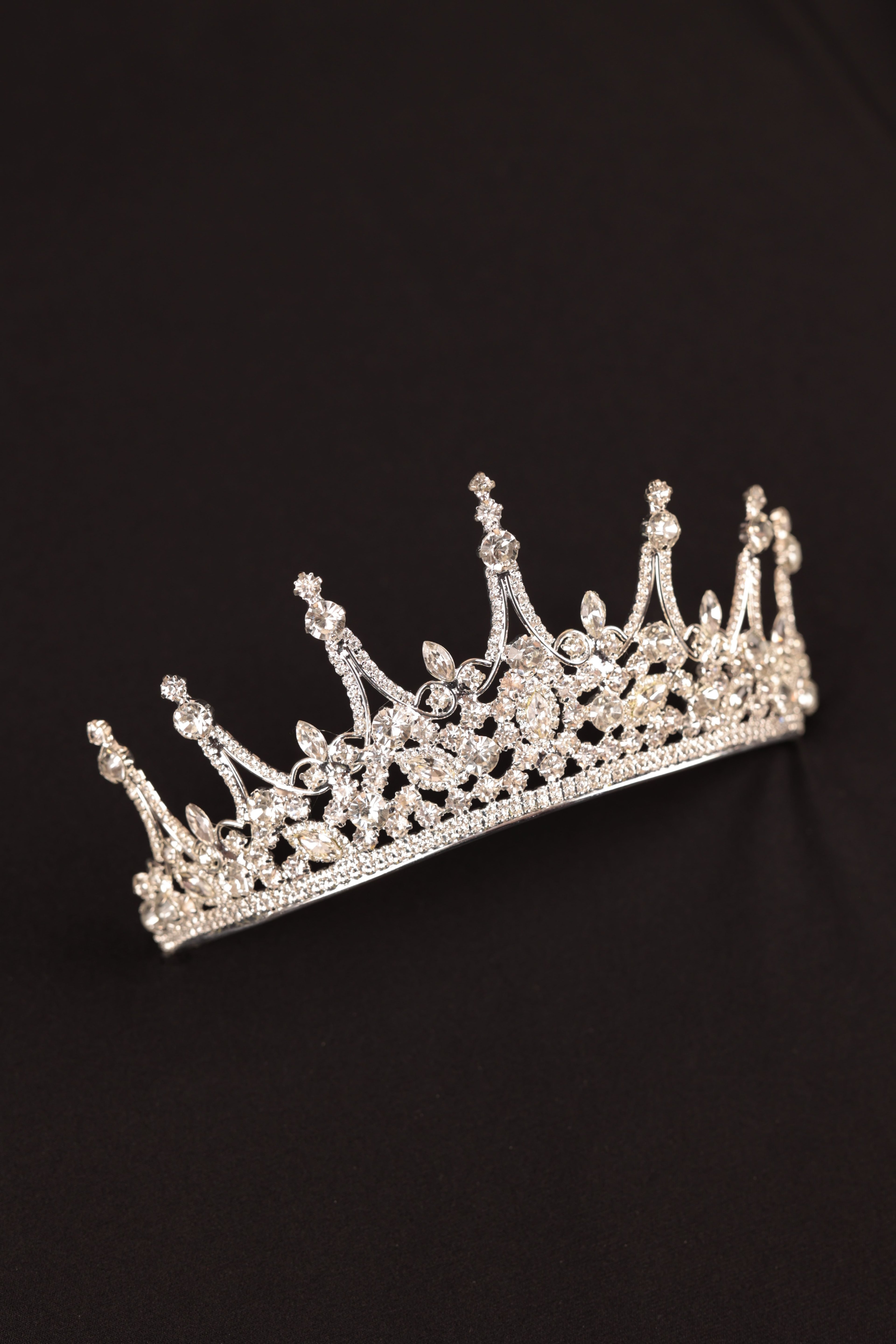 Zircon Stone Embroidered Crystal Detailed Bridal Crown | 1079