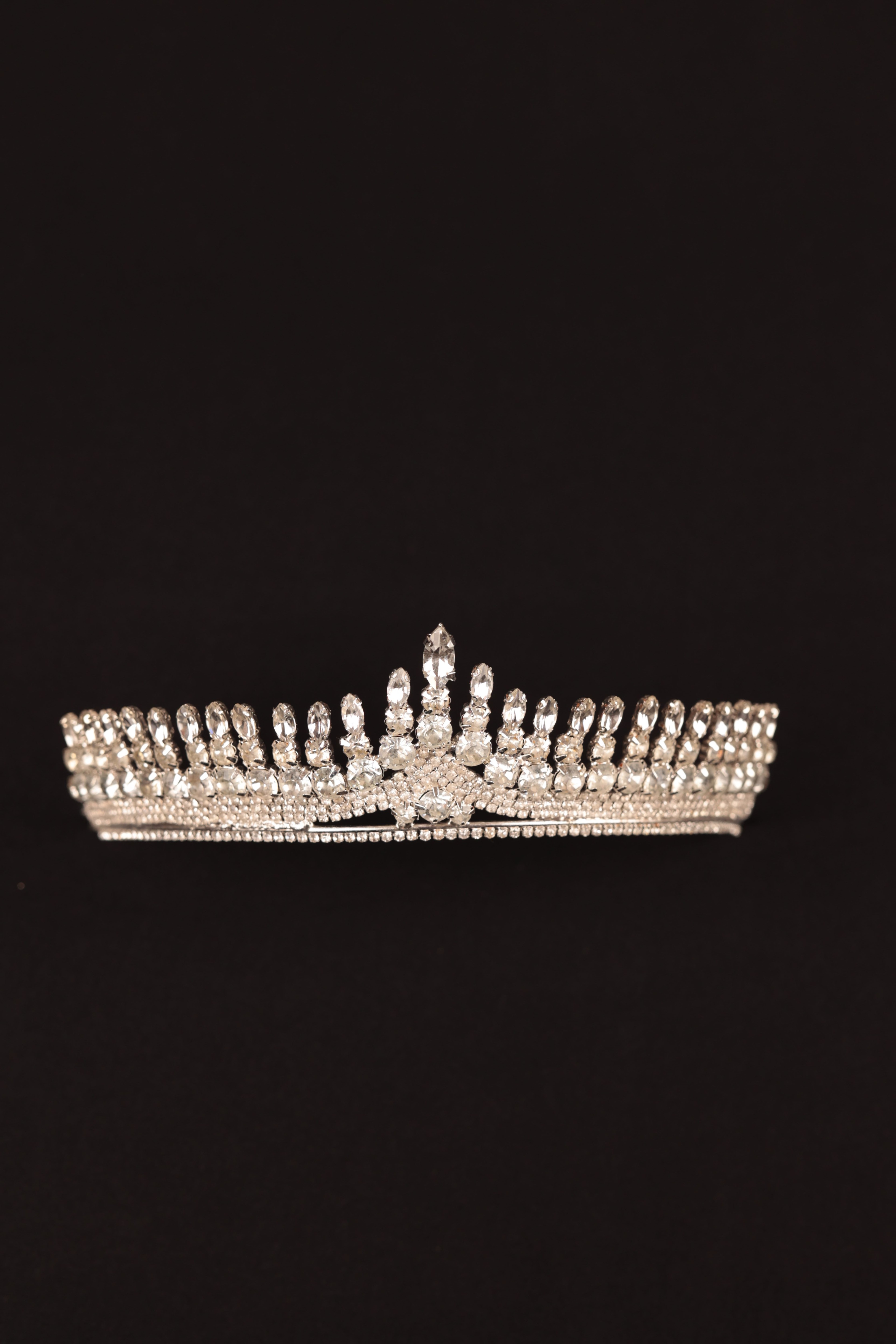 Zircon Stone Embroidered Crystal Detailed Bridal Crown | 1078