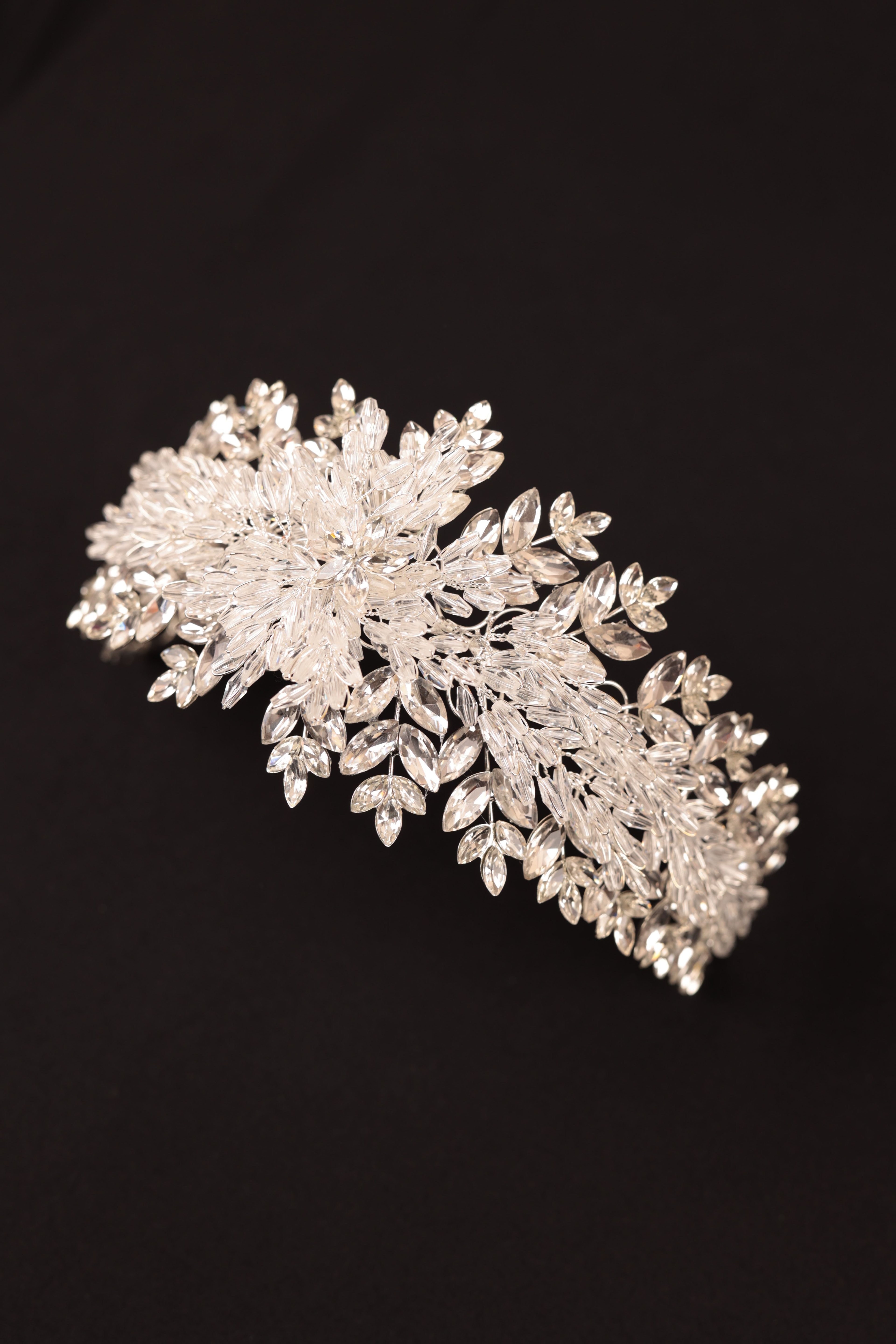 3D Crystal and Pearl Detailed Bridal Hairpin | 1066