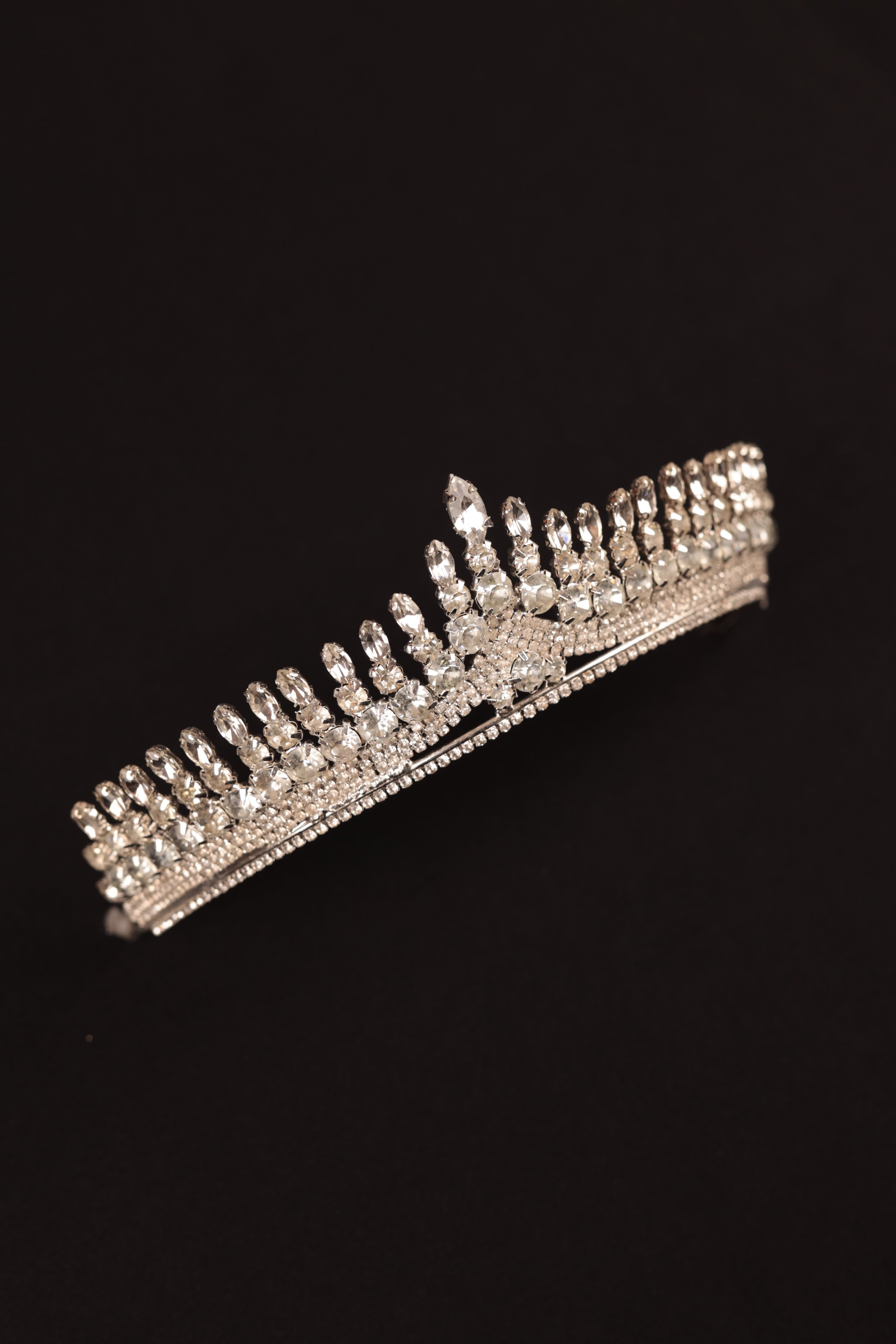 Zircon Stone Embroidered Crystal Detailed Bridal Crown | 1078