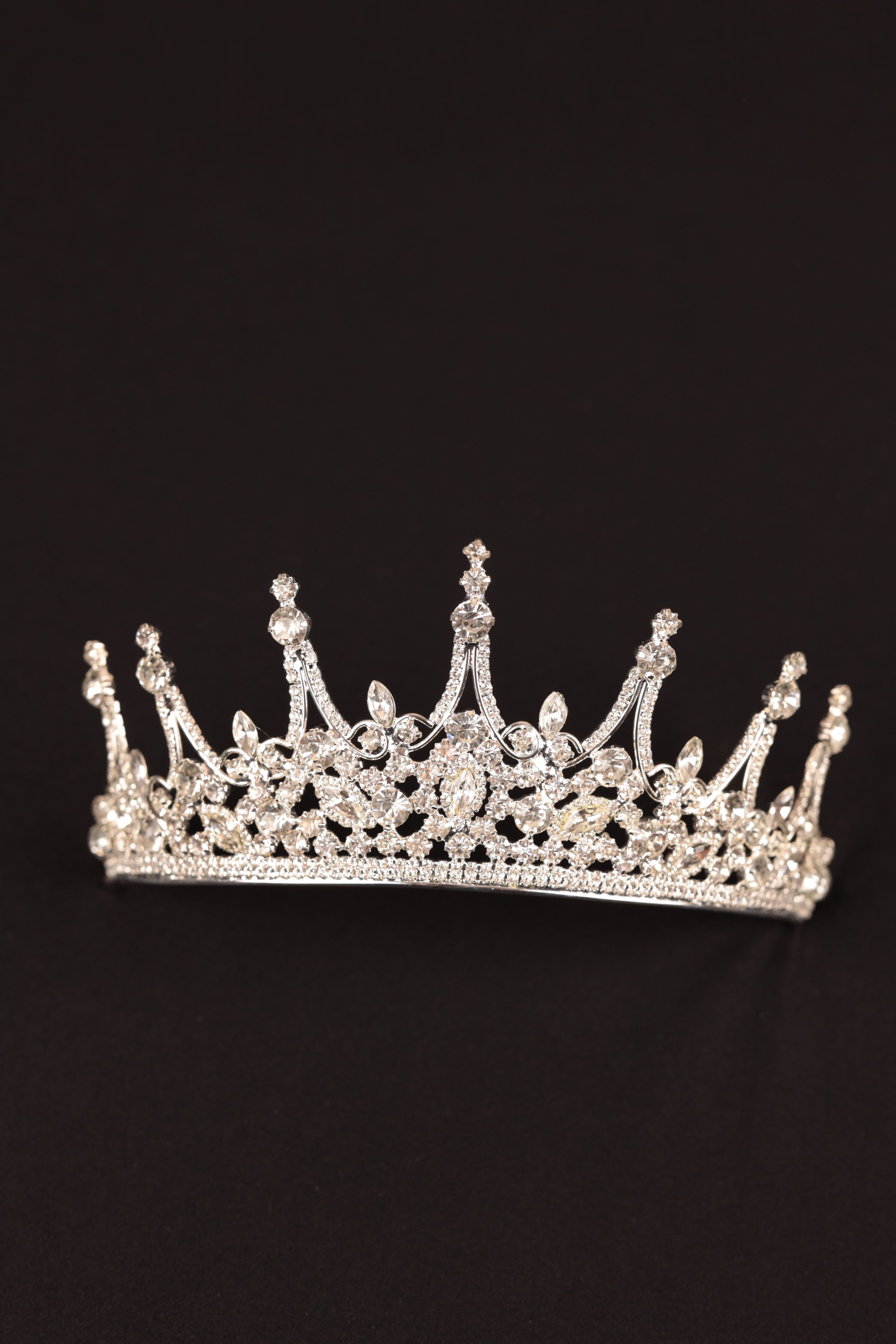 Zircon Stone Embroidered Crystal Detailed Bridal Crown | 1079