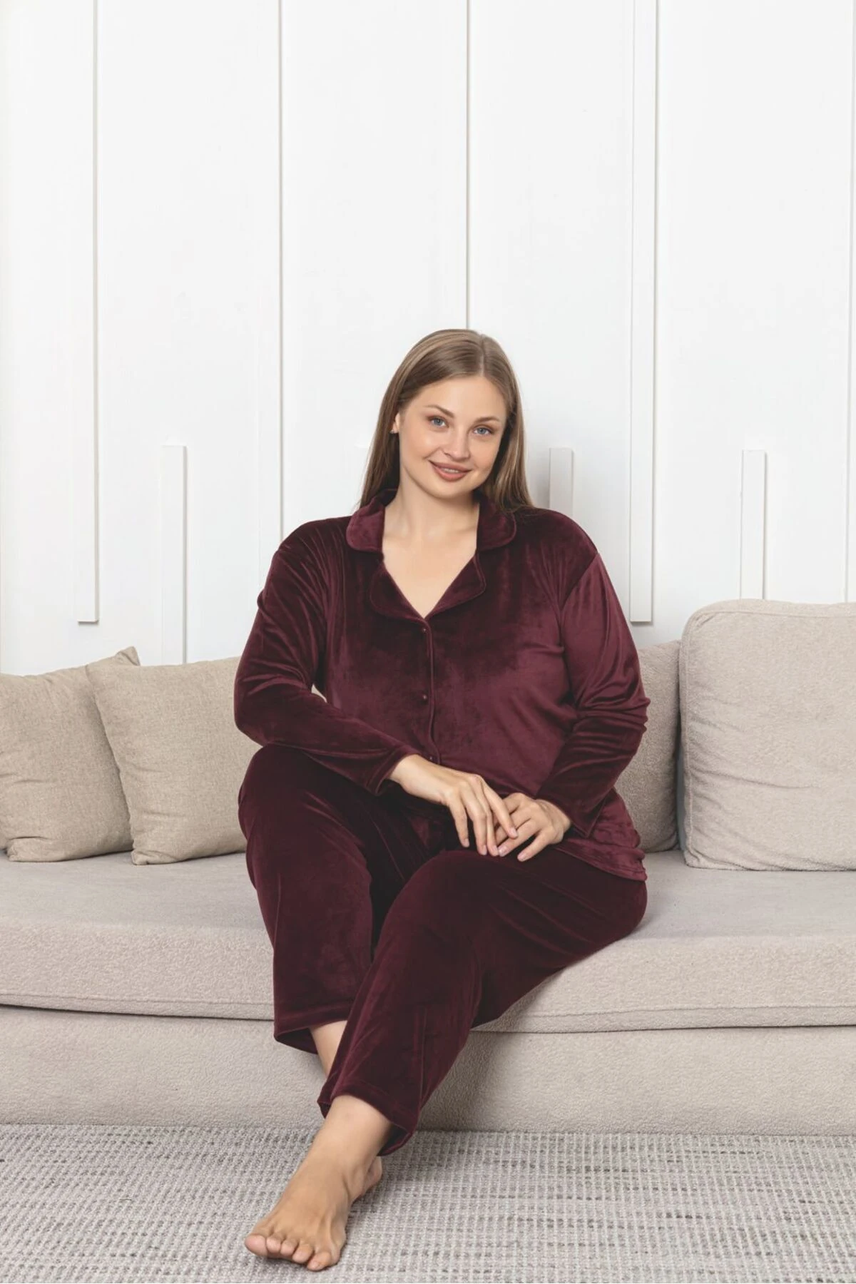 Büyük Beden Boydan Düğmeli Kadife Kumaş Pijama Takımı