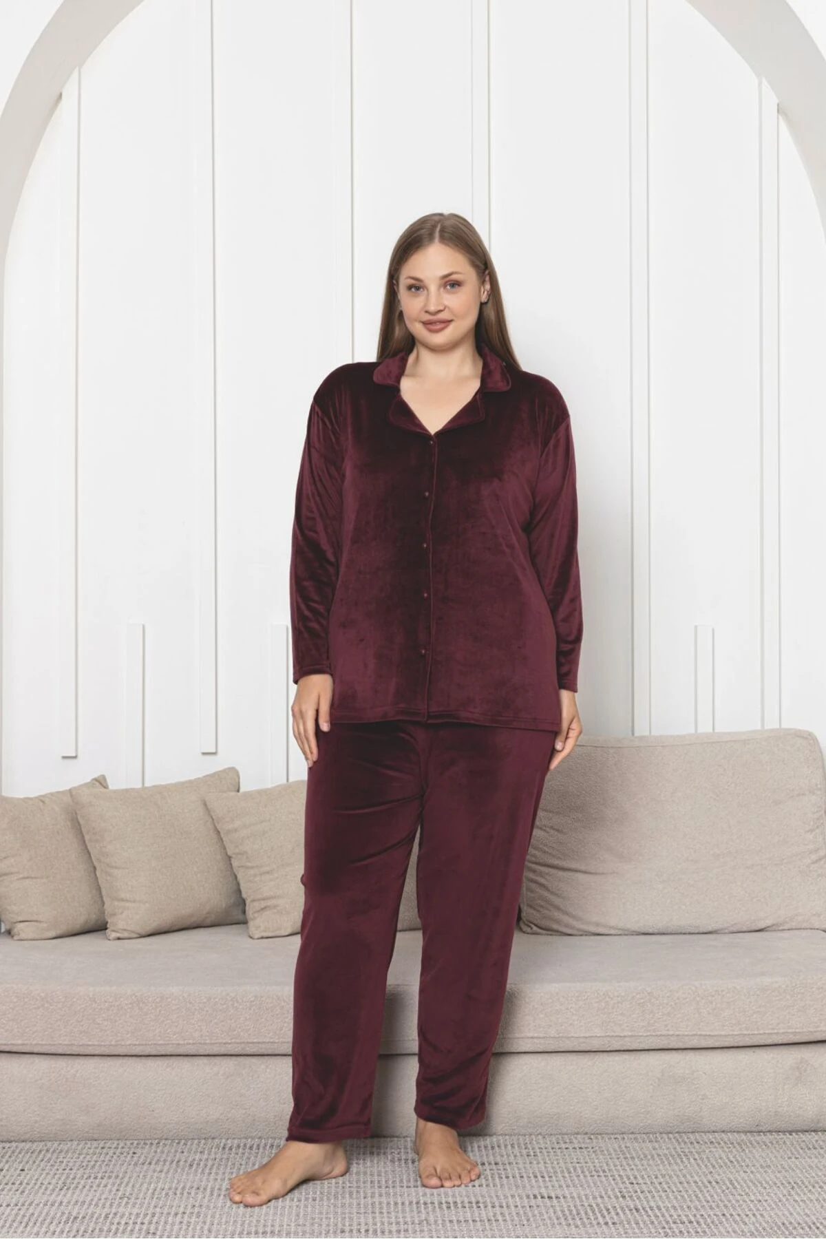 Büyük Beden Boydan Düğmeli Kadife Kumaş Pijama Takımı