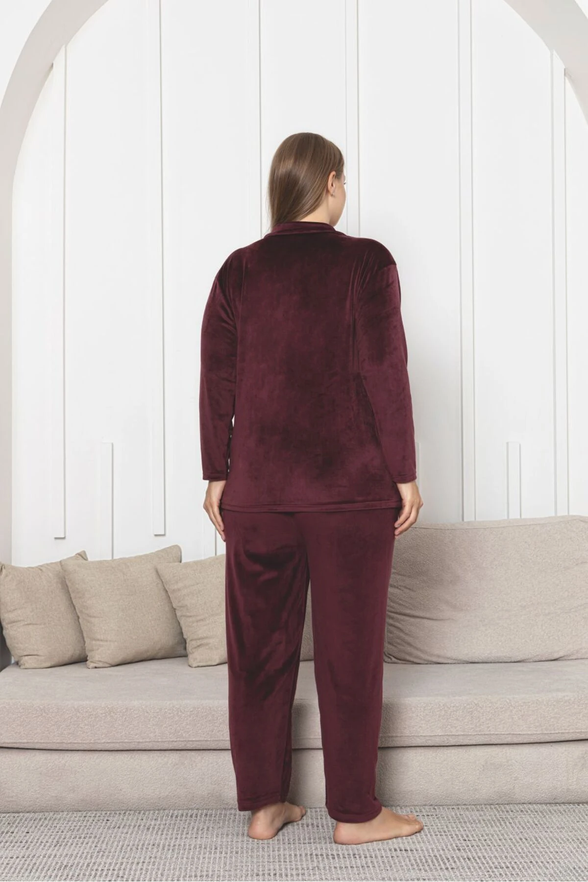 Büyük Beden Boydan Düğmeli Kadife Kumaş Pijama Takımı