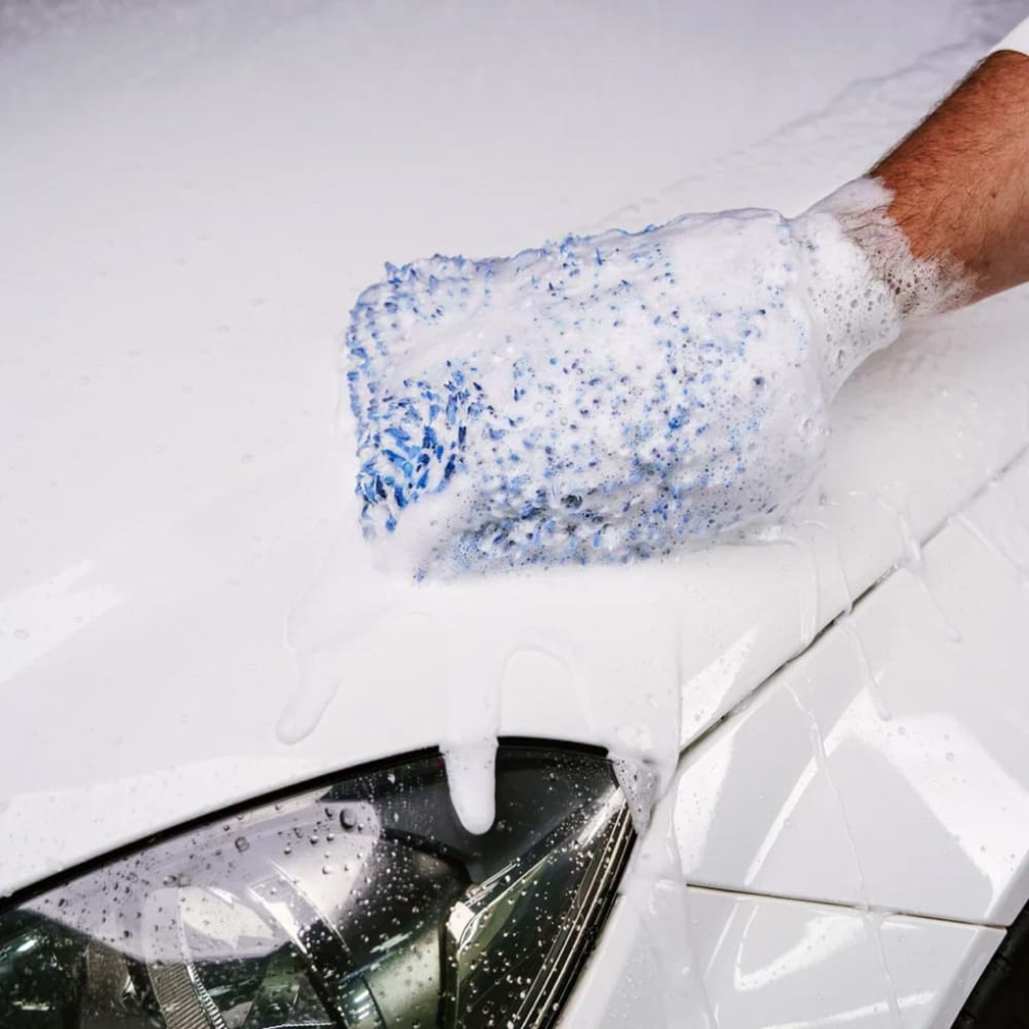 GYEON Q²M Bathe Nötr PH Konsantre Cilalı Araç Yıkama Şampuanı - 1000 Ml