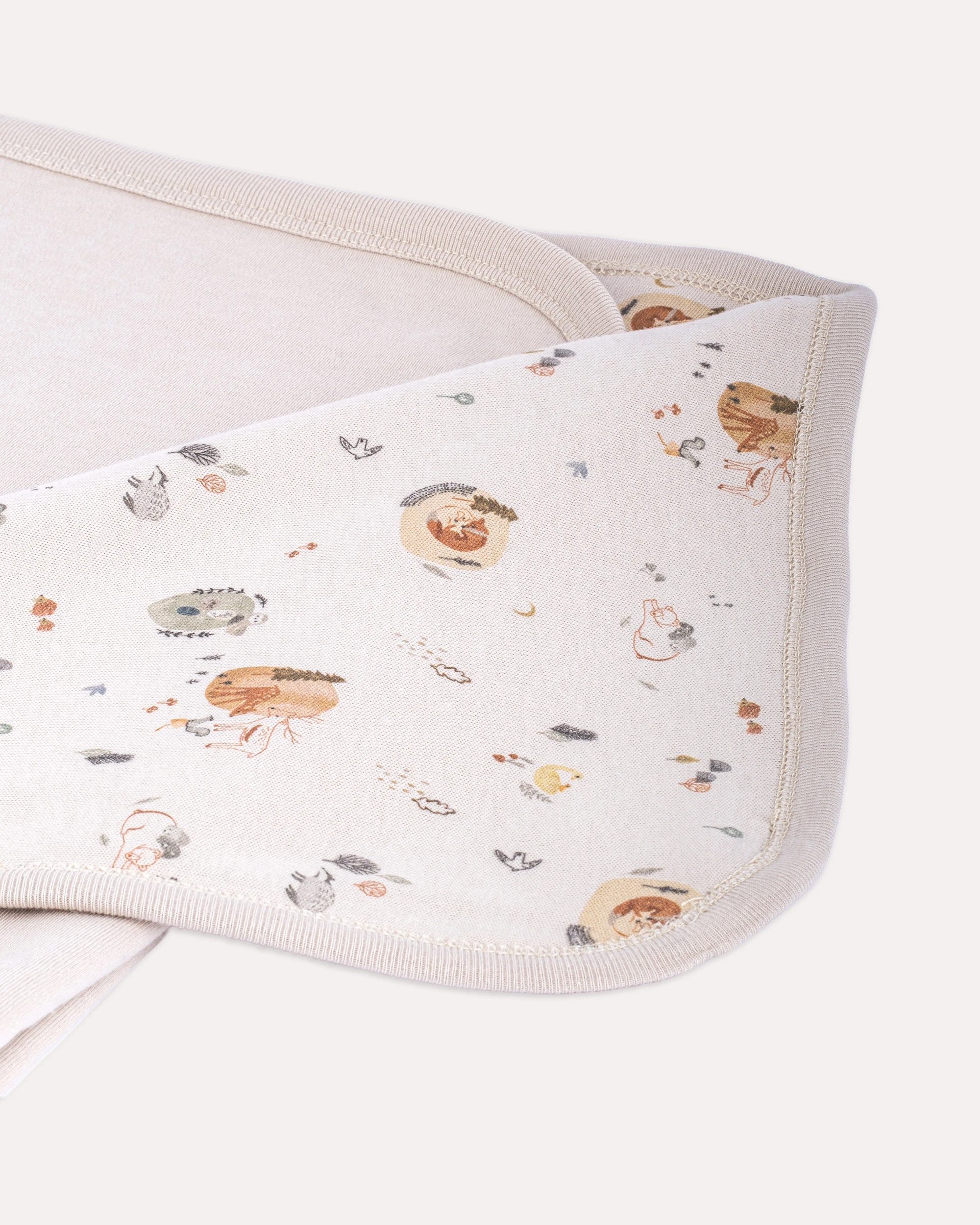 %100 Organik Pamuk GOTS Sertifikalı Başlıklı Çift Katlı Bebek Battaniyesi - Orman Desenli / Taş Rengi