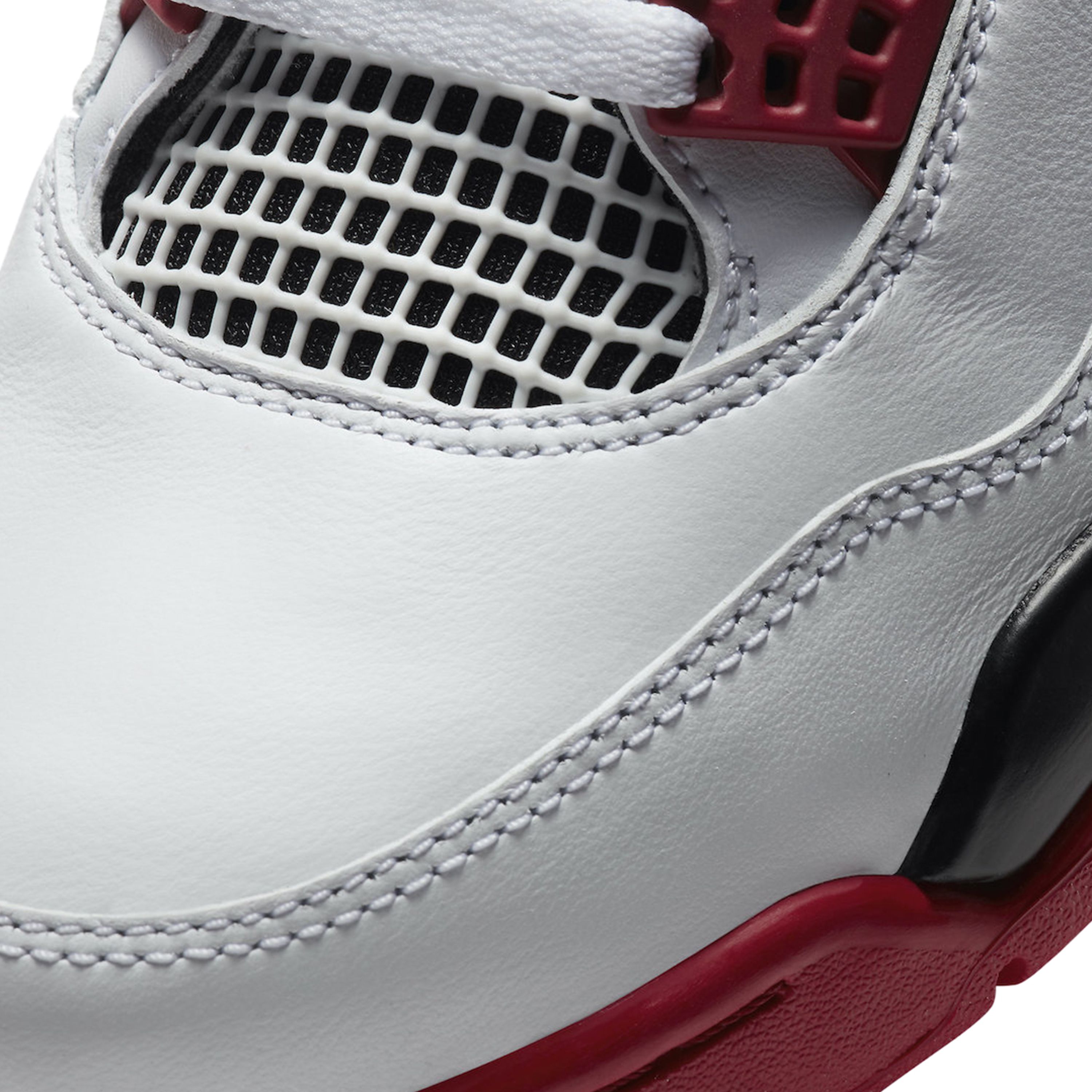 Air Jordan 4 "Fire Red"