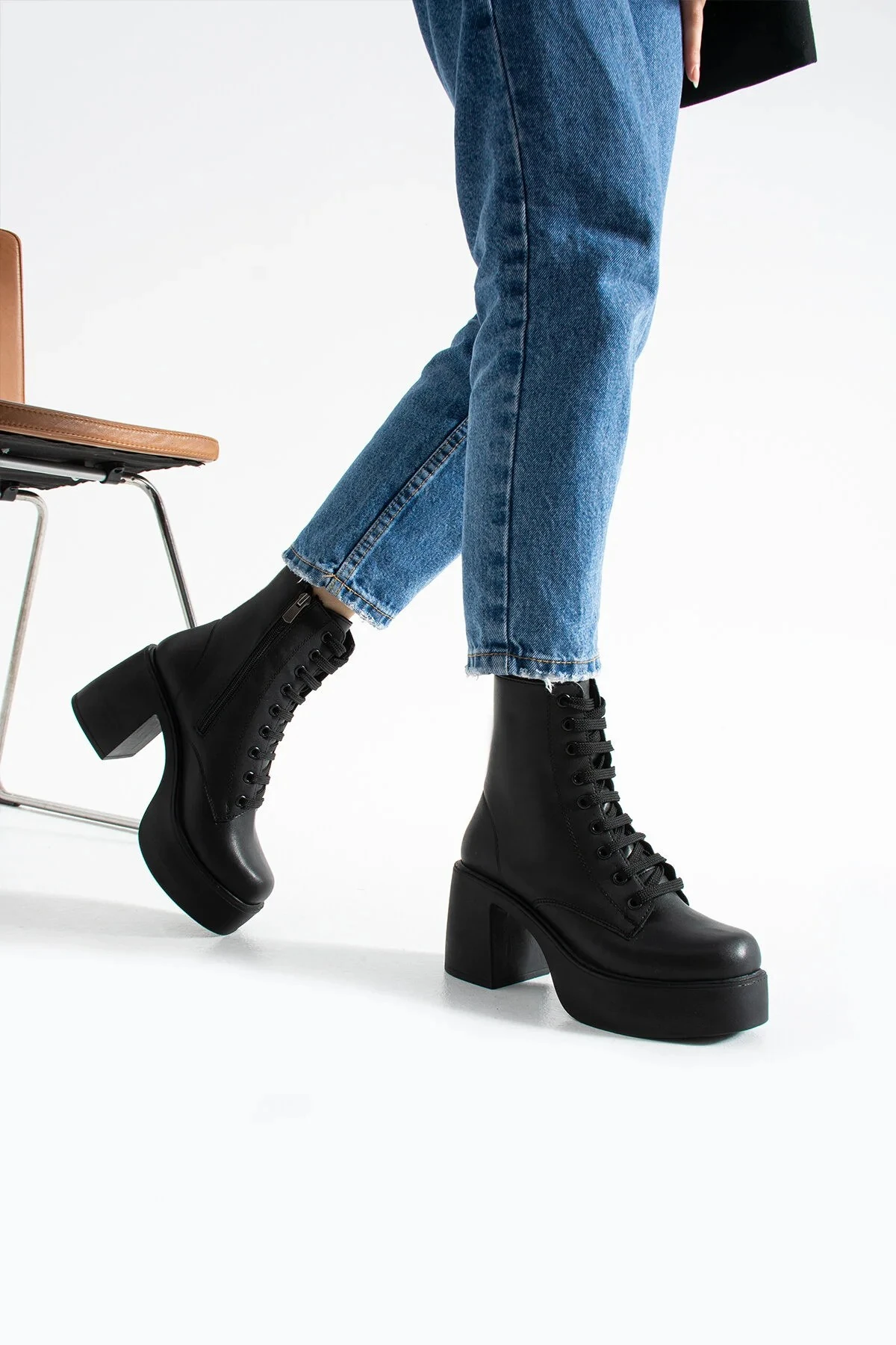 NOVA CHOCOLATE Kalın Topuklu, Bağcıklı Kadın Bot, Kahverengi Deri Görünümlü Şık Günlük Bot