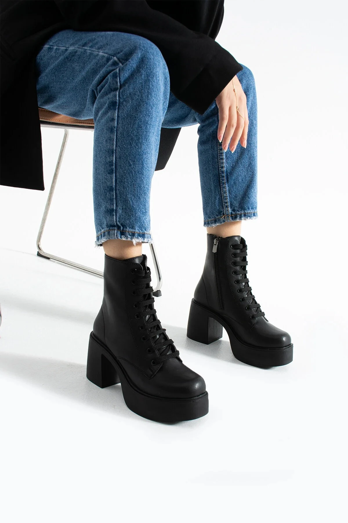 NOVA CHOCOLATE Kalın Topuklu, Bağcıklı Kadın Bot, Kahverengi Deri Görünümlü Şık Günlük Bot - Cilt Siyah