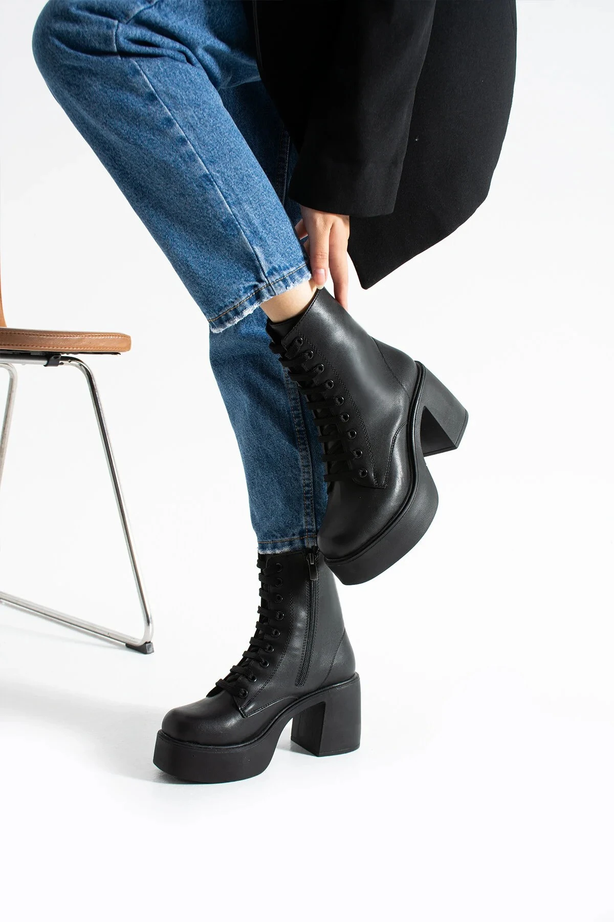 NOVA CHOCOLATE Kalın Topuklu, Bağcıklı Kadın Bot, Kahverengi Deri Görünümlü Şık Günlük Bot