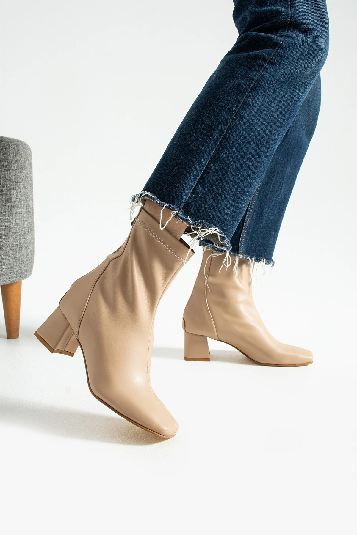 Katya Küt Burun Kalın Topuklu Kısa Streç Kadın Bot